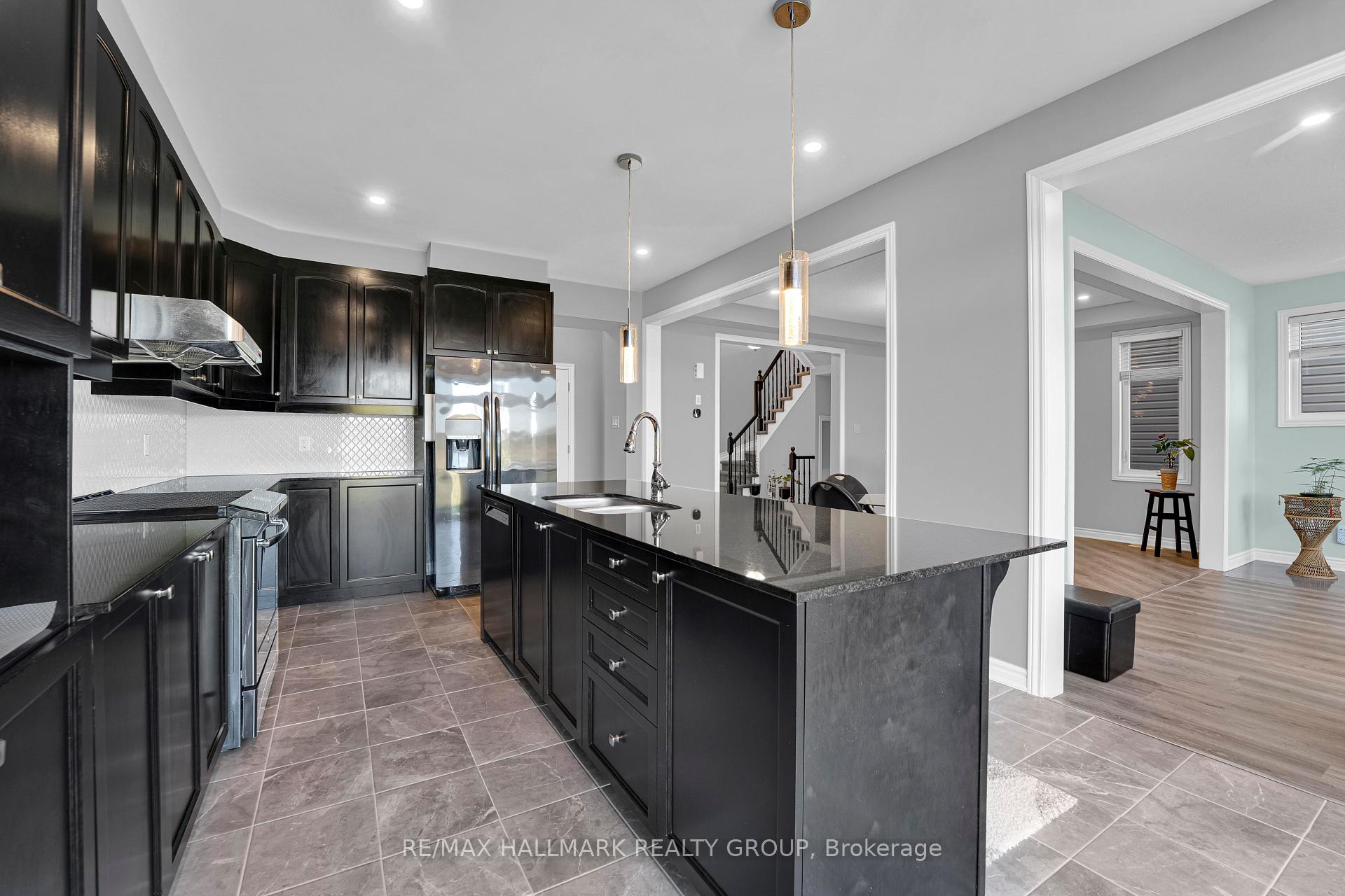 Photo 7 of 305 Sweetclover Way, Ottawa, Avalon West — HOMEH
