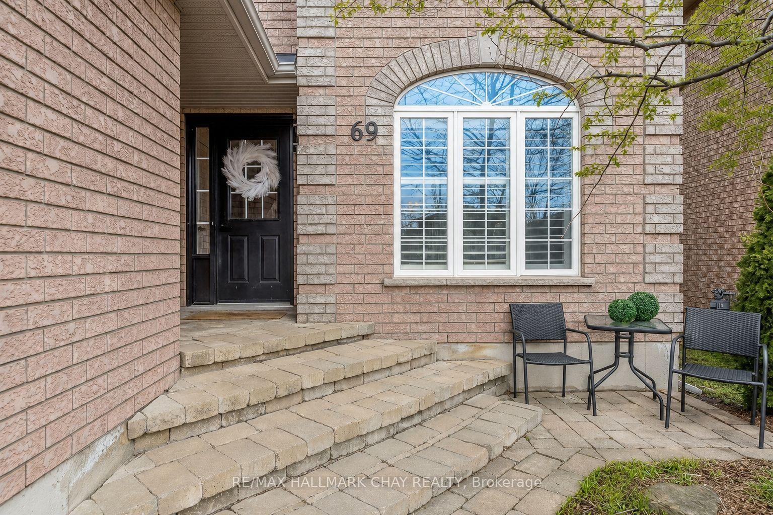 Photo 2 of 69 Kenwell Crescent, Barrie, Holly — HOMEH