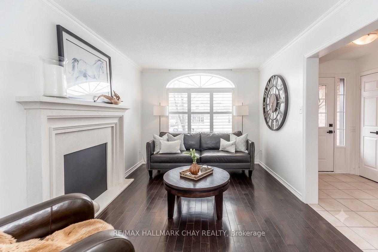 Photo 5 of 69 Kenwell Crescent, Barrie, Holly — HOMEH