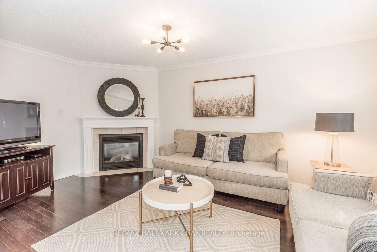 Photo 15 of 69 Kenwell Crescent, Barrie, Holly — HOMEH