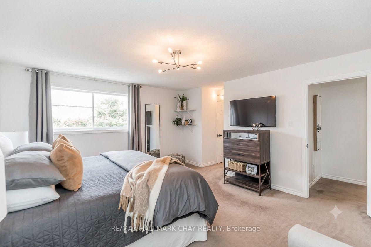Photo 22 of 69 Kenwell Crescent, Barrie, Holly — HOMEH