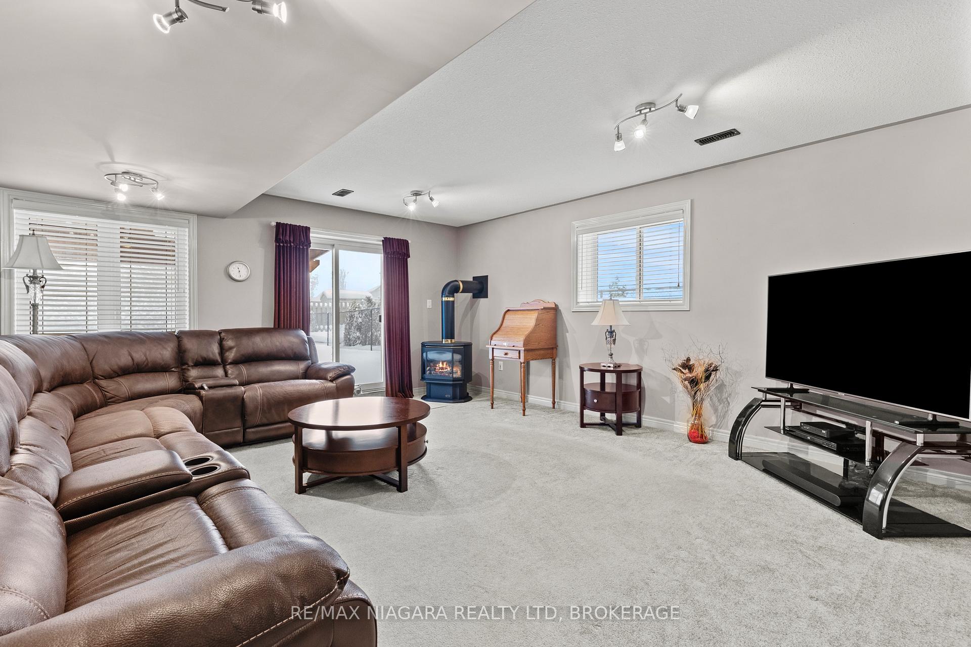 Photo 28 of 129 Wellbrook Avenue, Welland, Prince Charles — HOMEH
