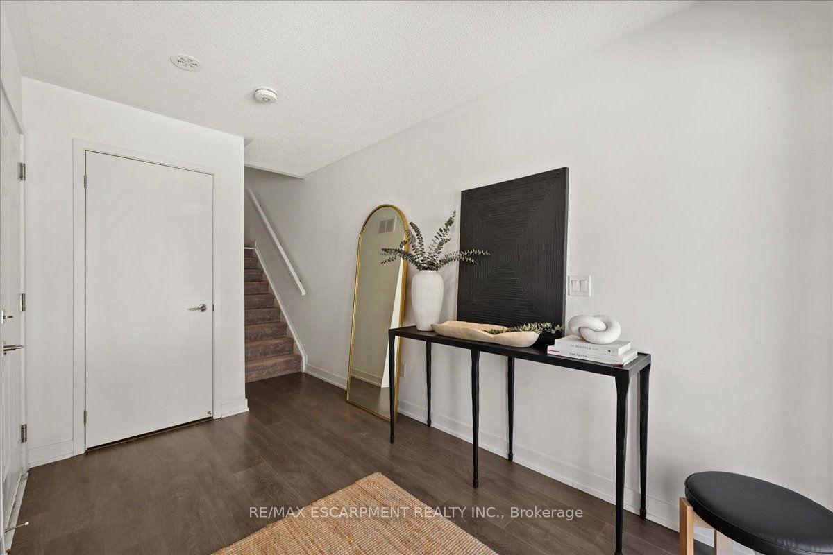 Photo 6 of Unit 37, 1121 Cooke Boulevard, Burlington, LaSalle — HOMEH