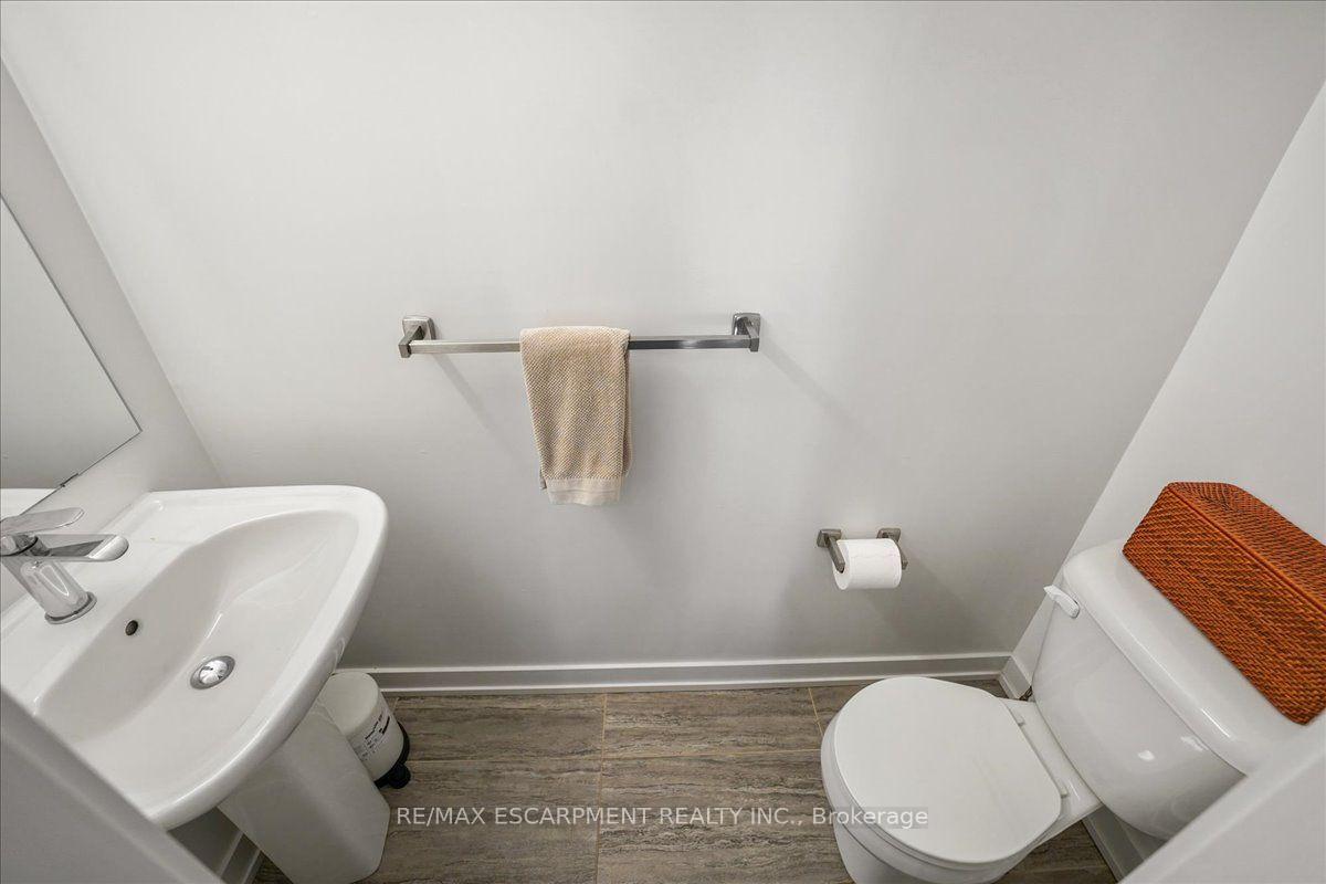 Photo 7 of Unit 37, 1121 Cooke Boulevard, Burlington, LaSalle — HOMEH