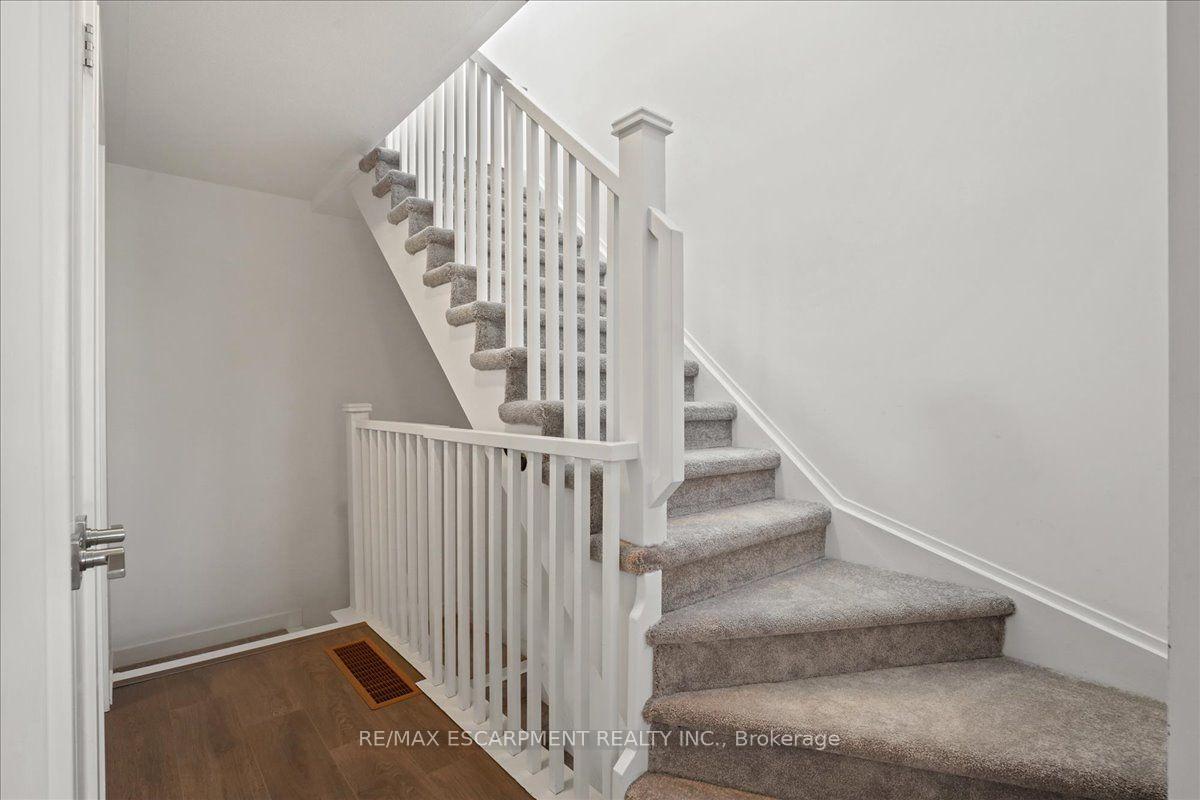Photo 8 of Unit 37, 1121 Cooke Boulevard, Burlington, LaSalle — HOMEH