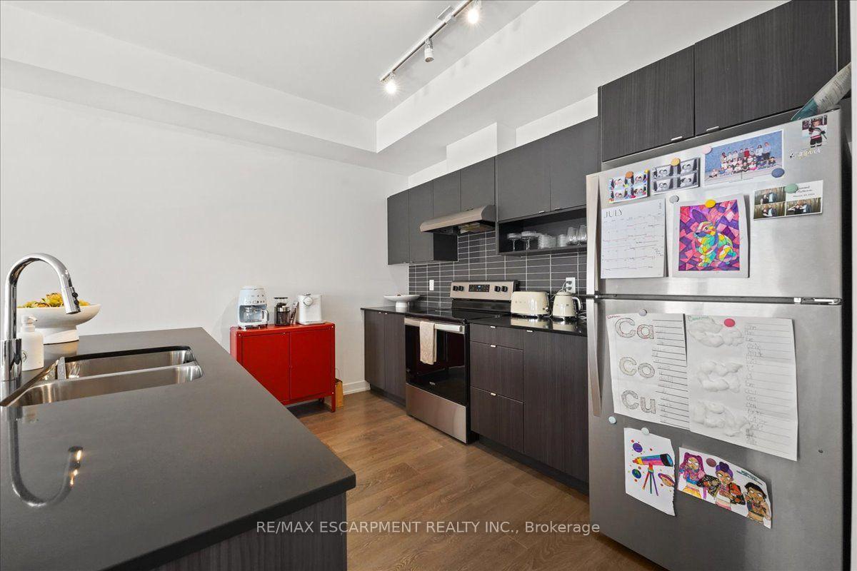 Photo 10 of Unit 37, 1121 Cooke Boulevard, Burlington, LaSalle — HOMEH