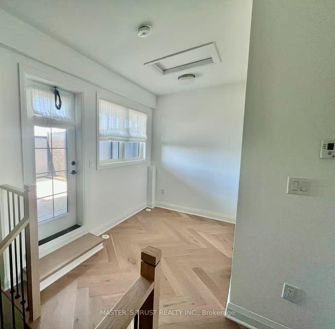 Photo 3 of 27 Alton Crescent, Vaughan, Uplands — HOMEH