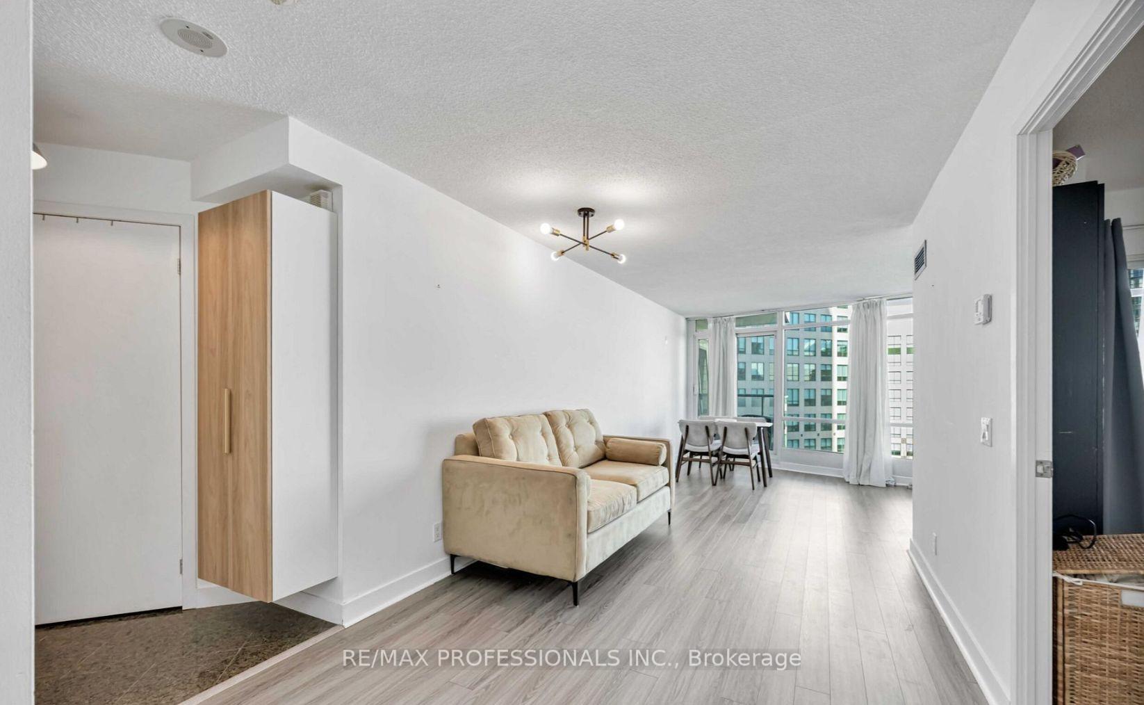 Photo 5 of Unit 802, 361 Front Street W, Toronto, Waterfront Communities — HOMEH