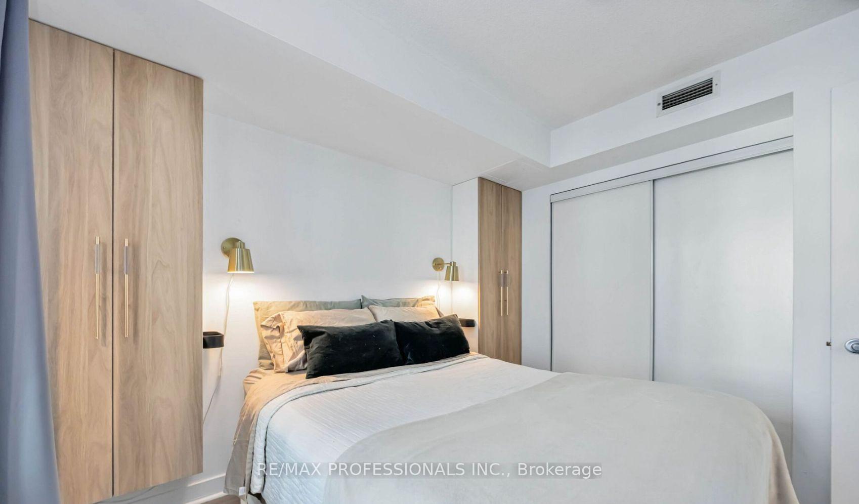 Photo 7 of Unit 802, 361 Front Street W, Toronto, Waterfront Communities — HOMEH