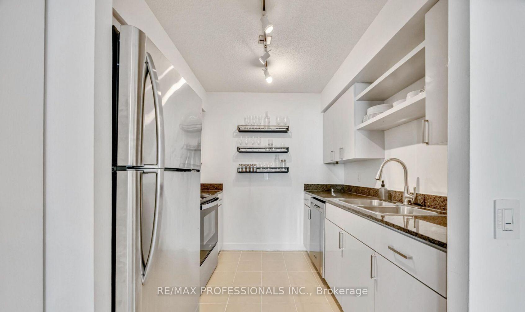 Photo 8 of Unit 802, 361 Front Street W, Toronto, Waterfront Communities — HOMEH