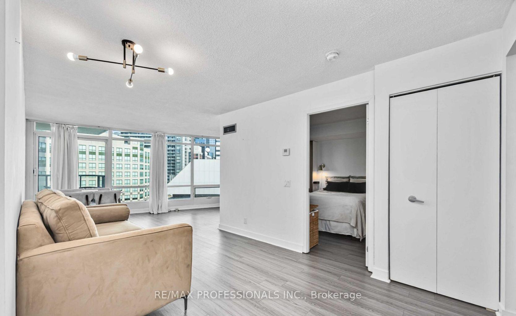 Photo 11 of Unit 802, 361 Front Street W, Toronto, Waterfront Communities — HOMEH