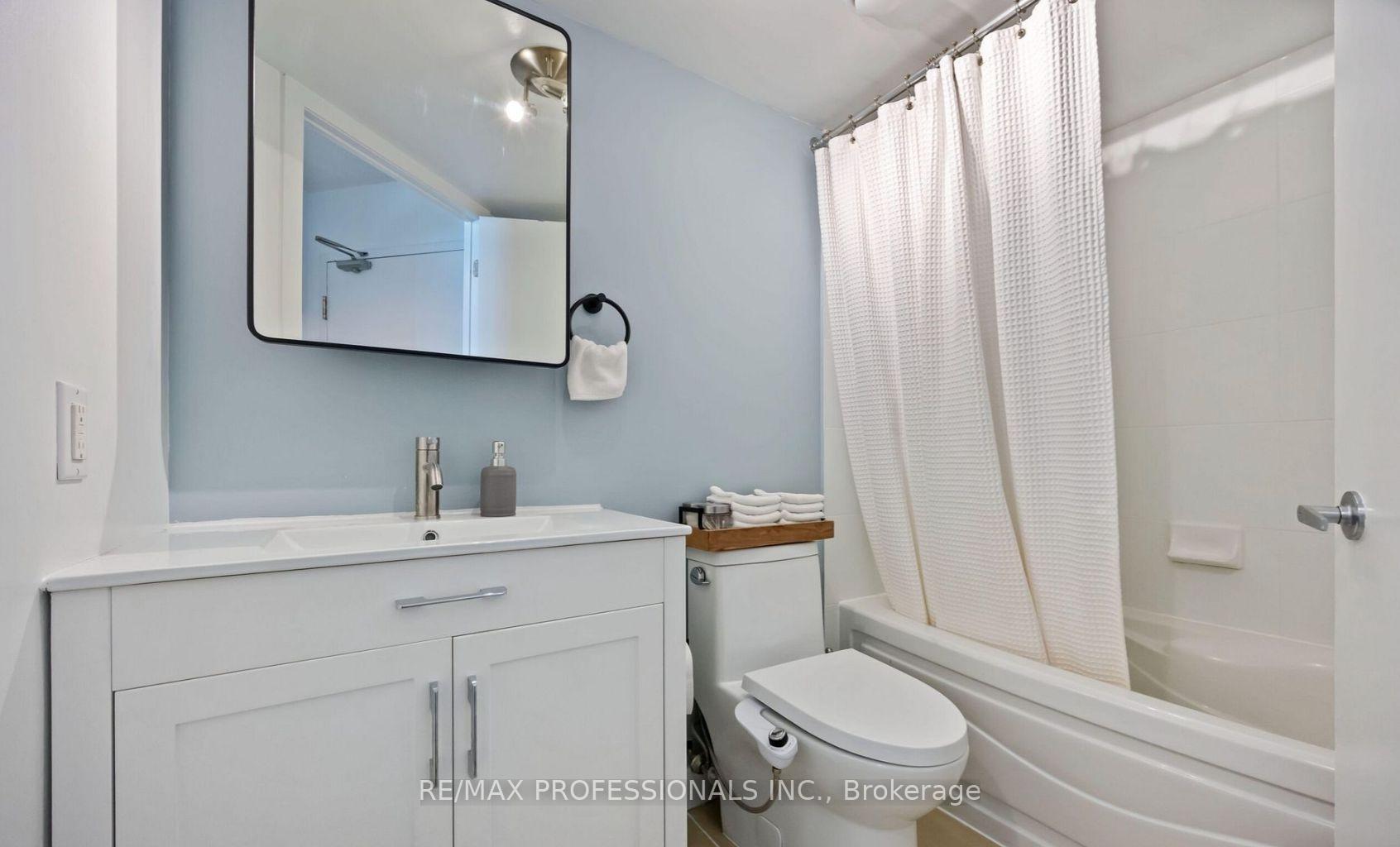 Photo 12 of Unit 802, 361 Front Street W, Toronto, Waterfront Communities — HOMEH