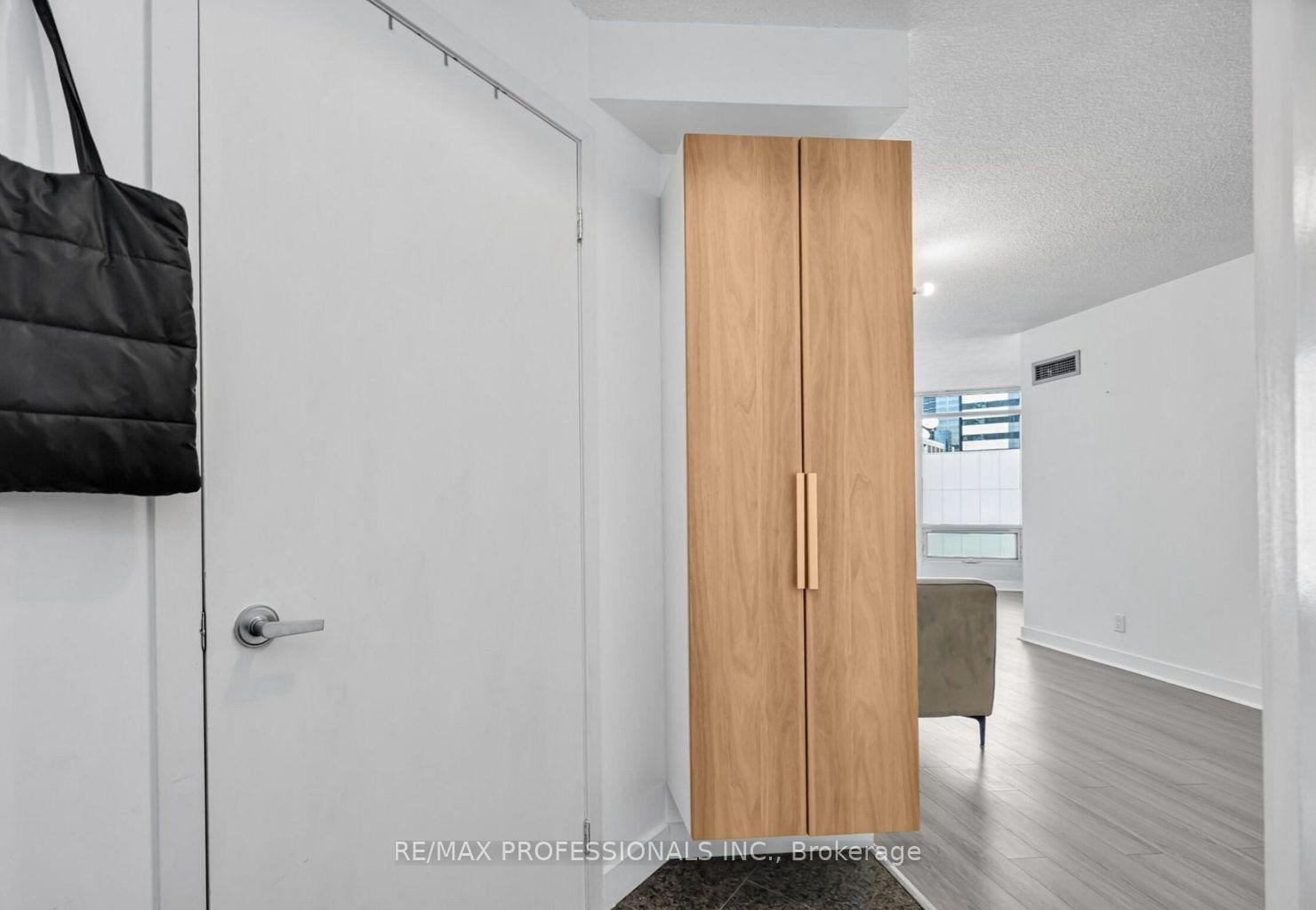 Photo 13 of Unit 802, 361 Front Street W, Toronto, Waterfront Communities — HOMEH