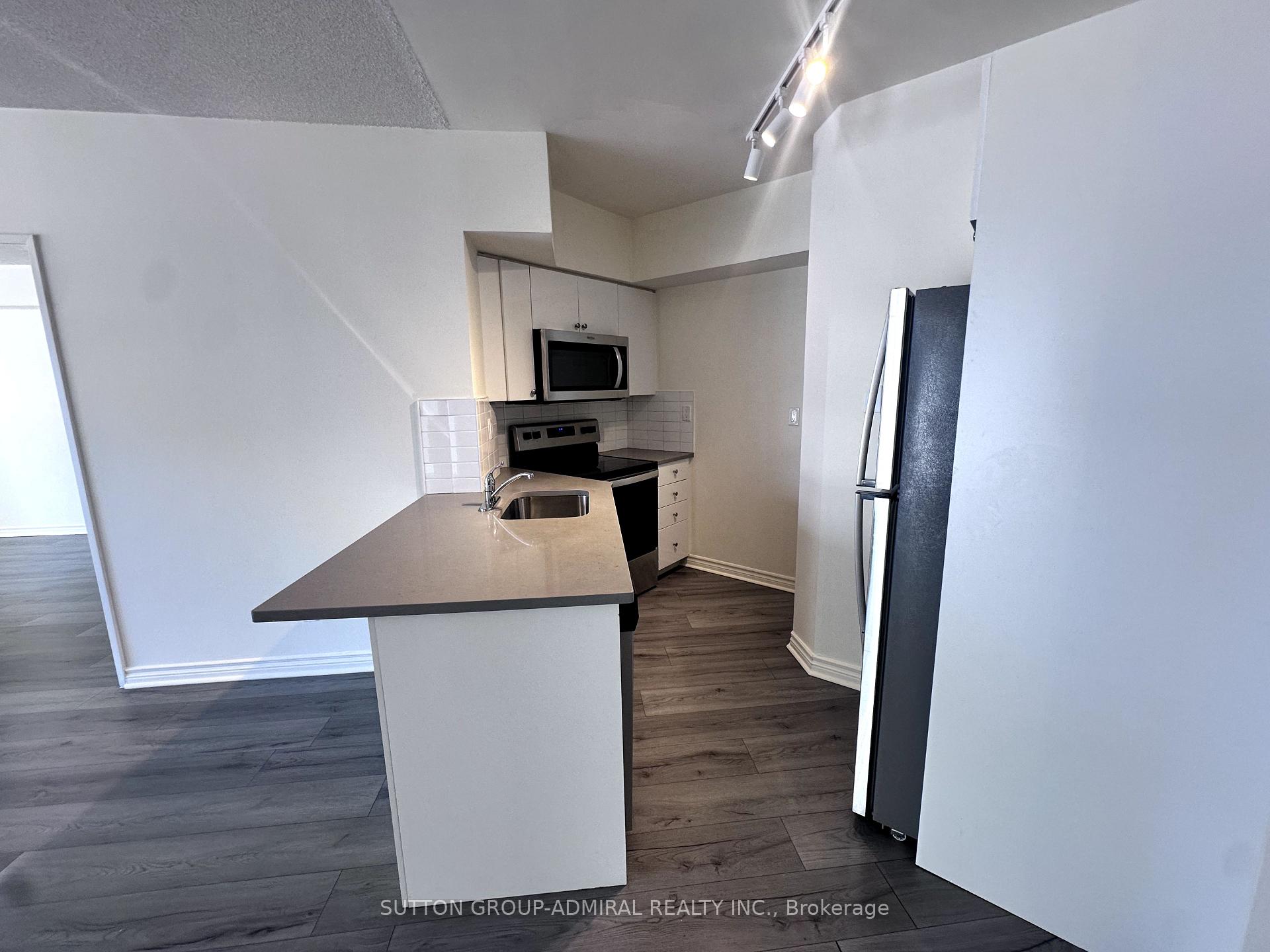 Photo 5 of Unit 2103, 736 Bay Street, Toronto, Bay Street Corridor — HOMEH