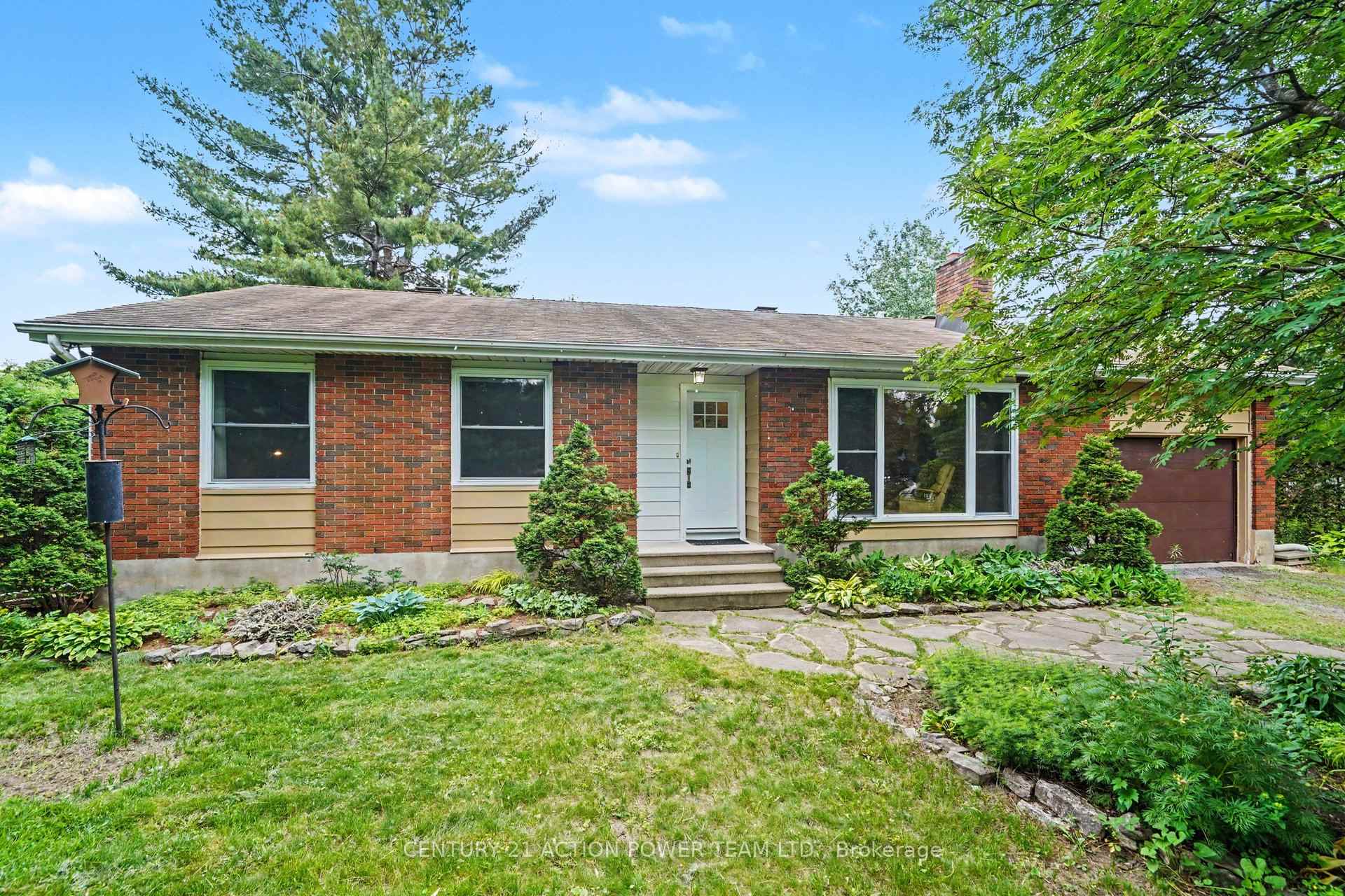 Photo 2 of 931 Kevin Crescent, Ottawa, Cumberland Village — HOMEH