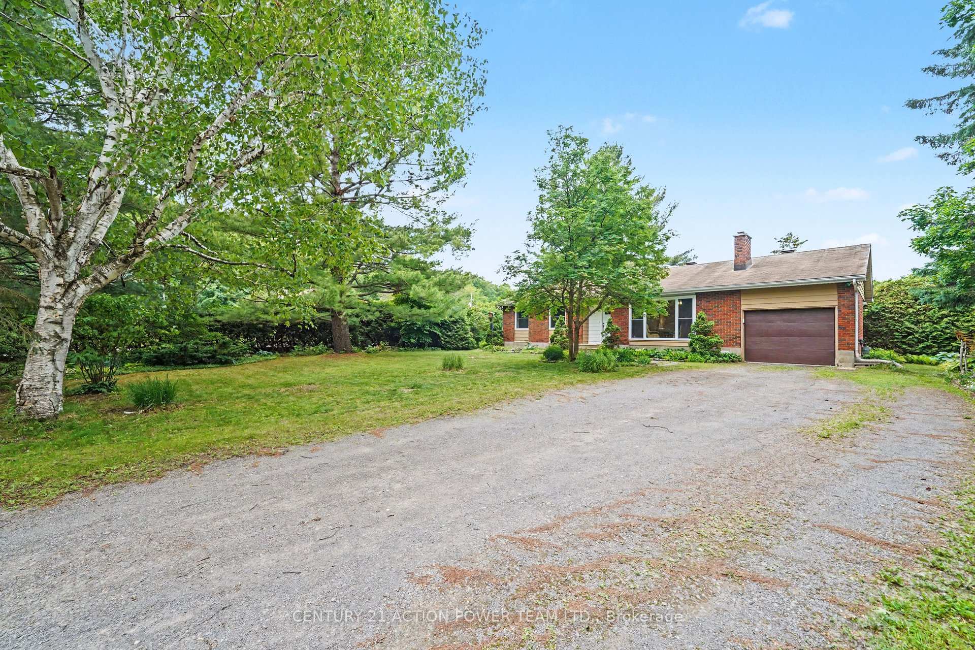 Photo 3 of 931 Kevin Crescent, Ottawa, Cumberland Village — HOMEH