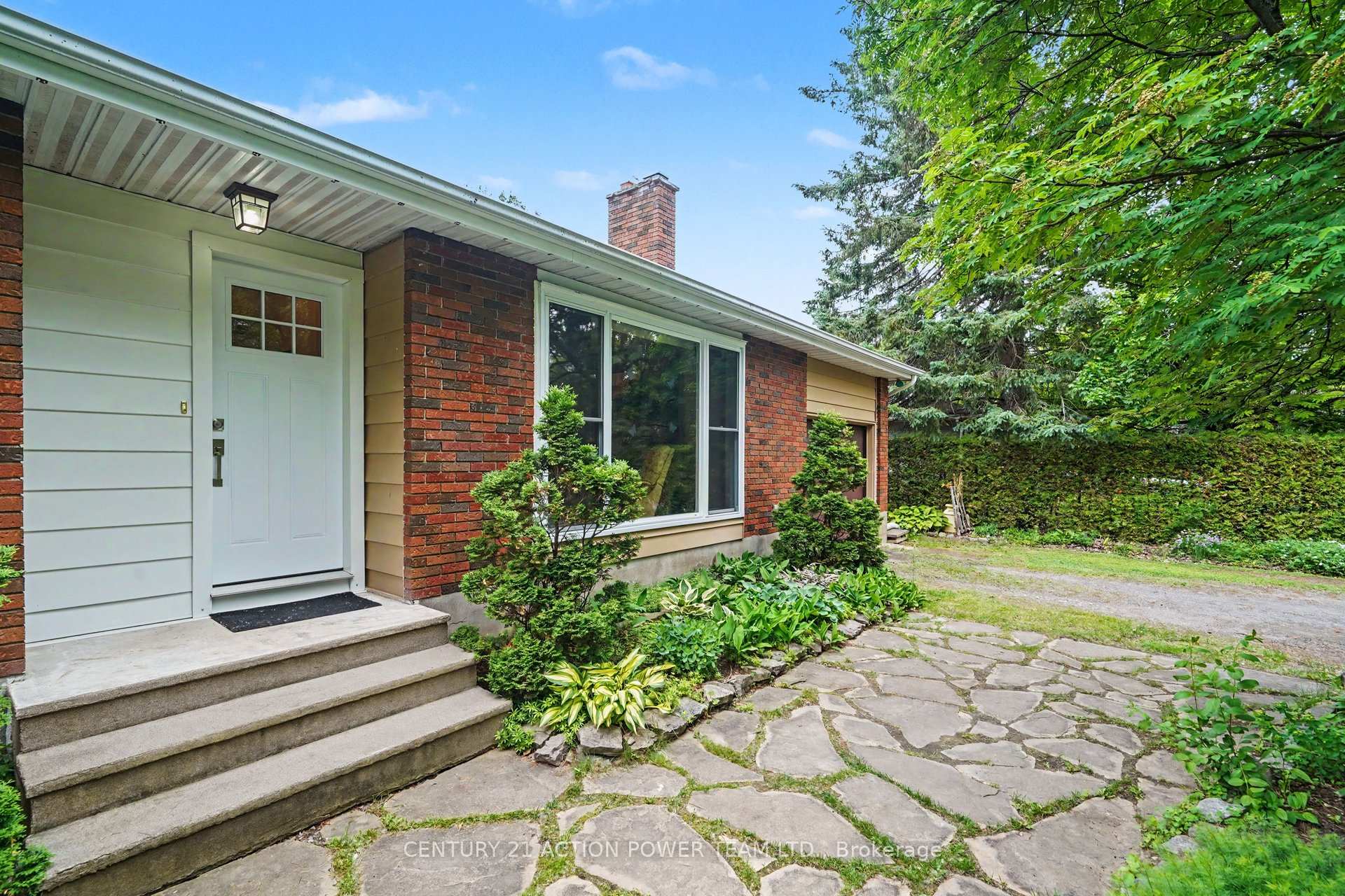 Photo 5 of 931 Kevin Crescent, Ottawa, Cumberland Village — HOMEH