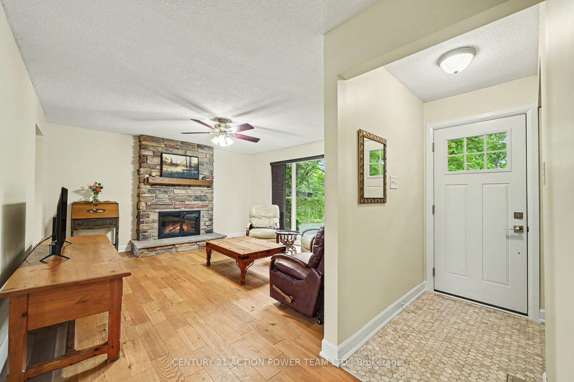 Photo 6 of 931 Kevin Crescent, Ottawa, Cumberland Village — HOMEH