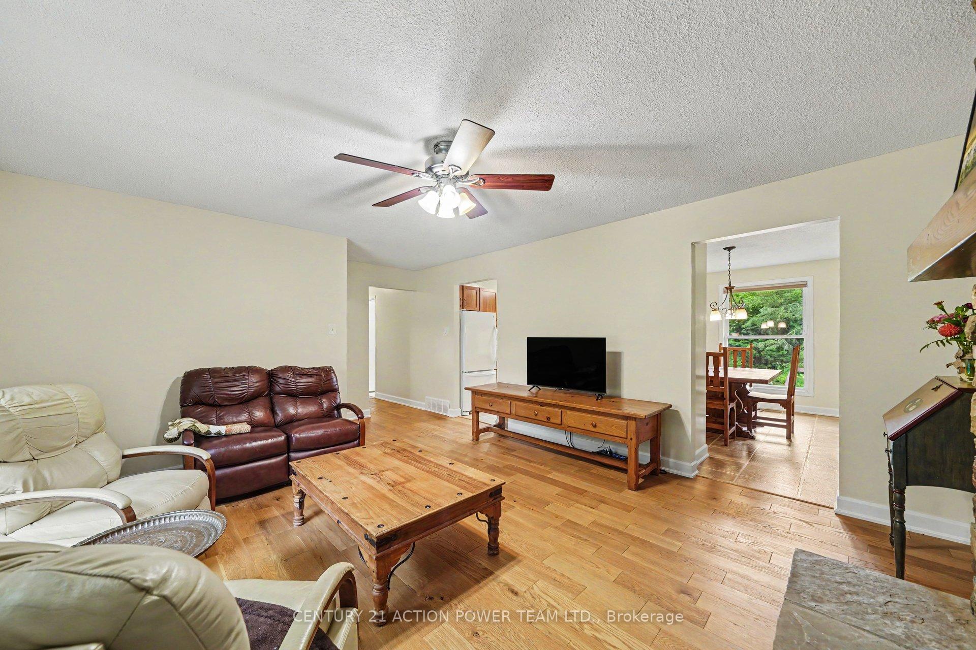 Photo 10 of 931 Kevin Crescent, Ottawa, Cumberland Village — HOMEH