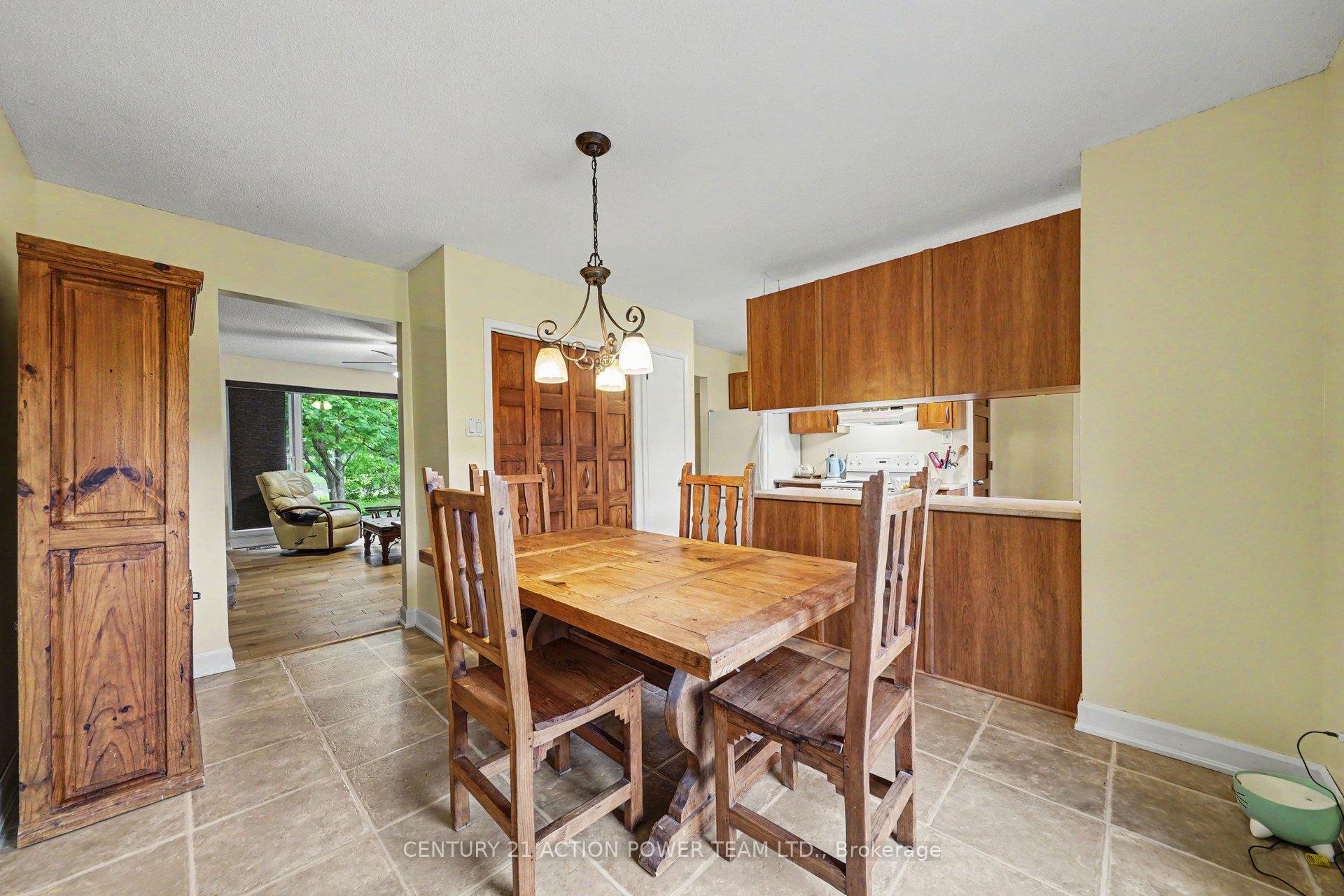 Photo 11 of 931 Kevin Crescent, Ottawa, Cumberland Village — HOMEH