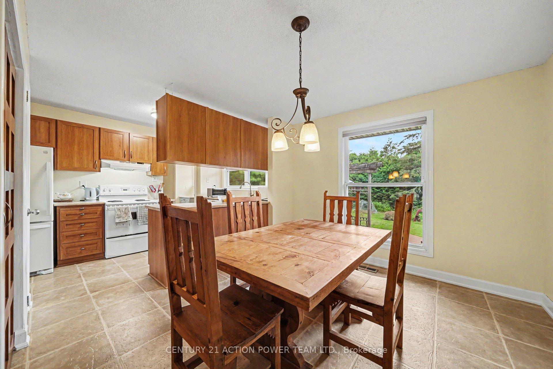 Photo 12 of 931 Kevin Crescent, Ottawa, Cumberland Village — HOMEH