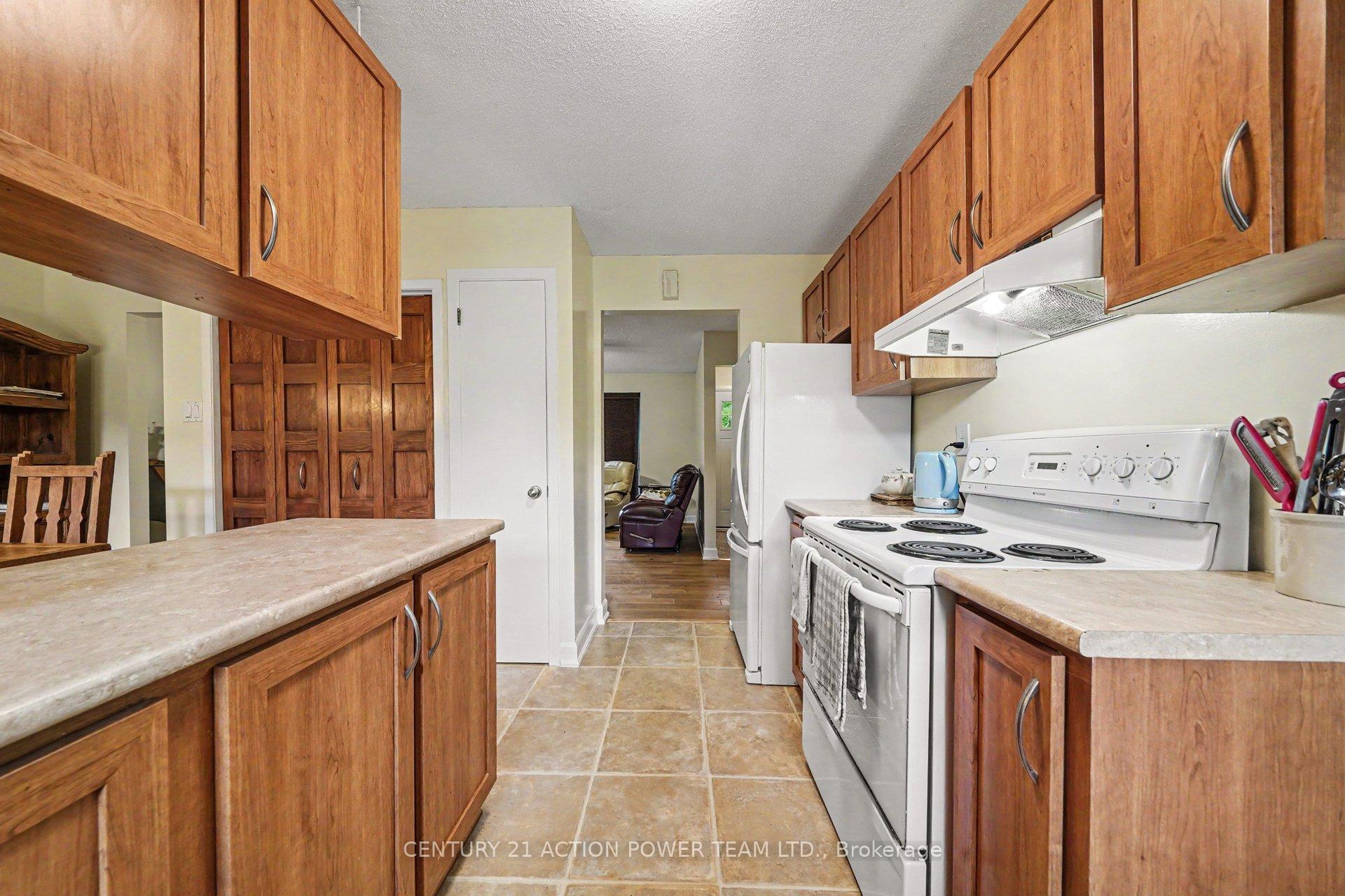 Photo 13 of 931 Kevin Crescent, Ottawa, Cumberland Village — HOMEH