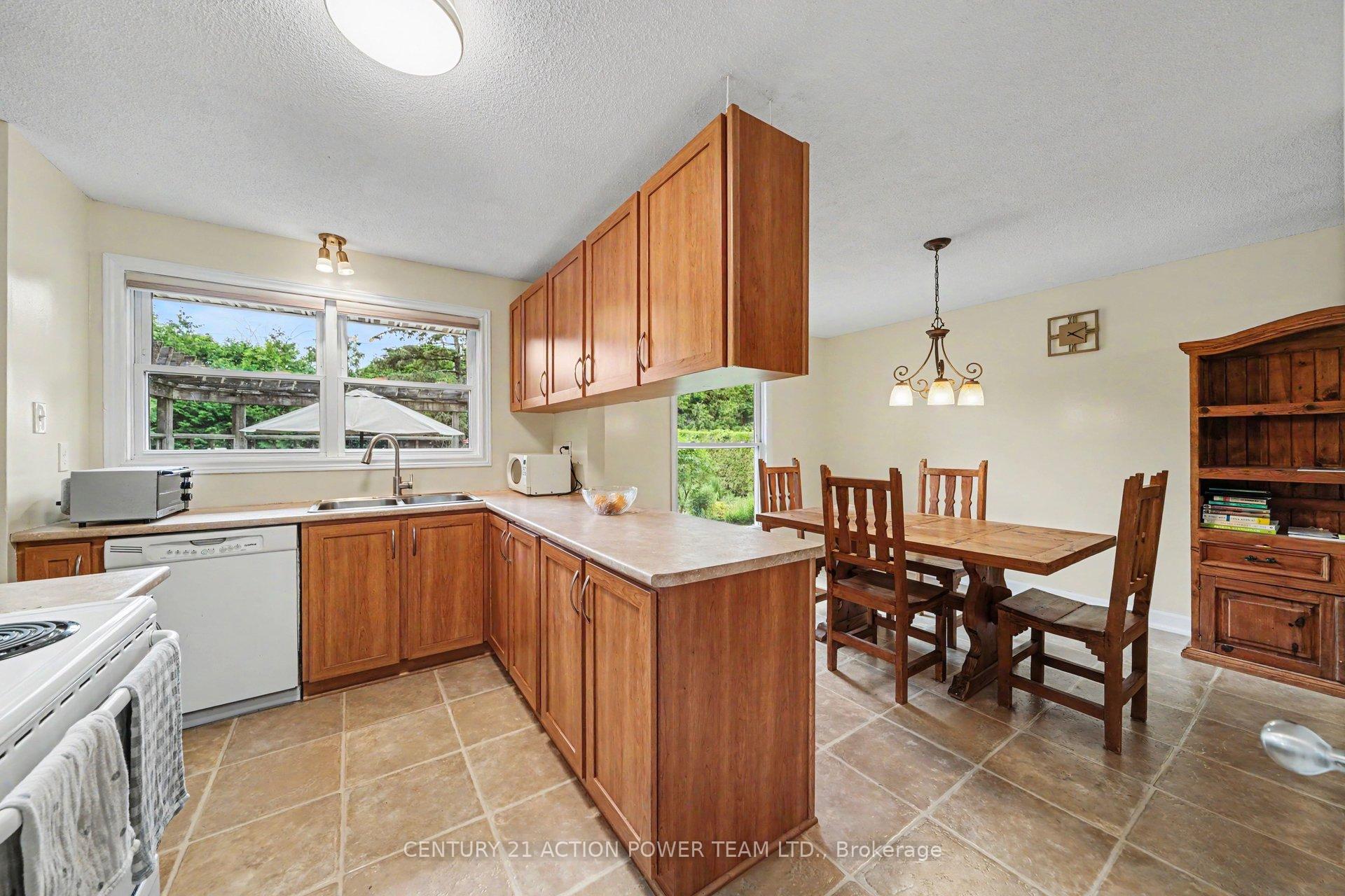 Photo 15 of 931 Kevin Crescent, Ottawa, Cumberland Village — HOMEH
