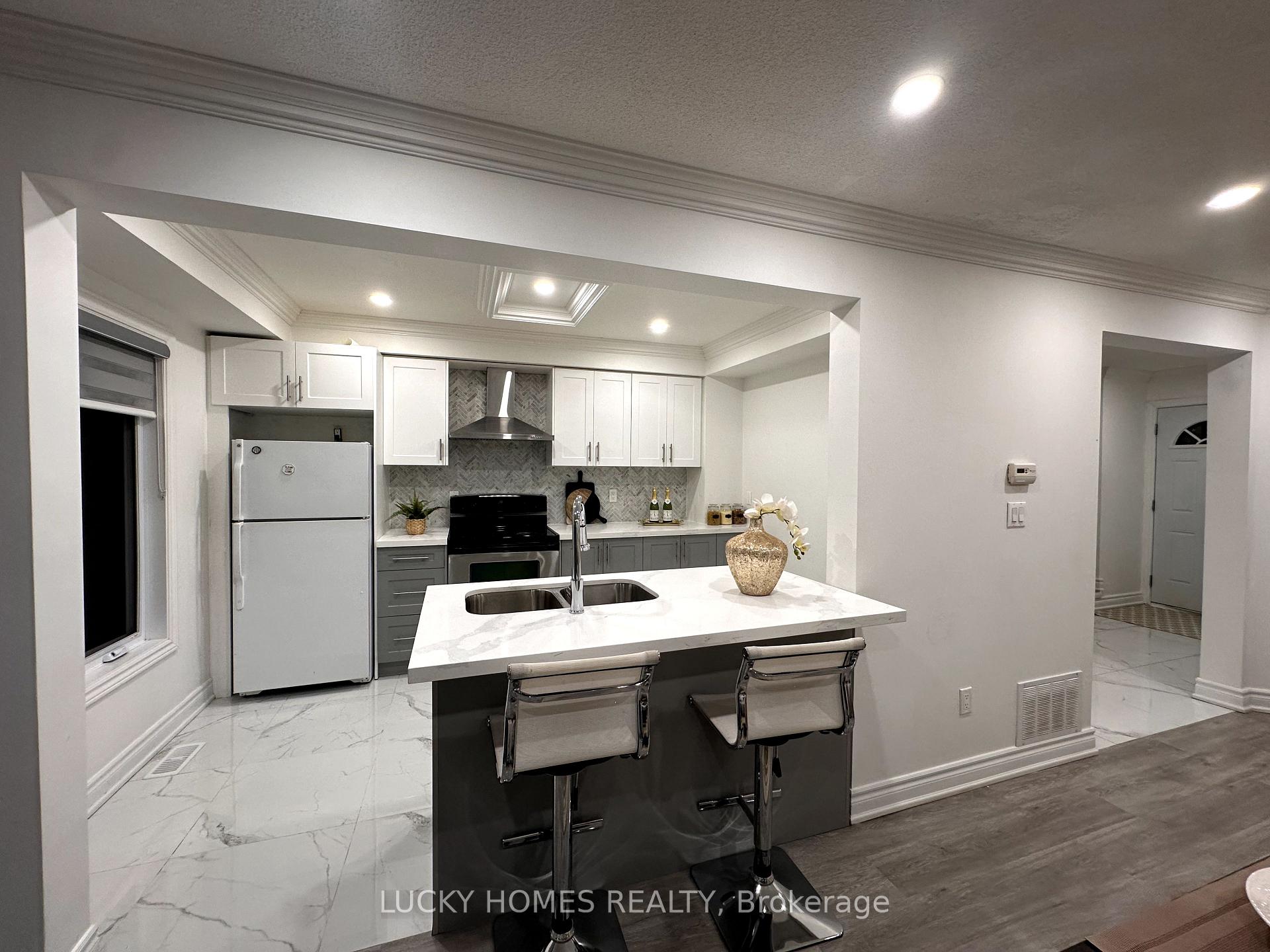 Photo 5 of 39 Laidlaw Drive, Barrie, West Bayfield — HOMEH