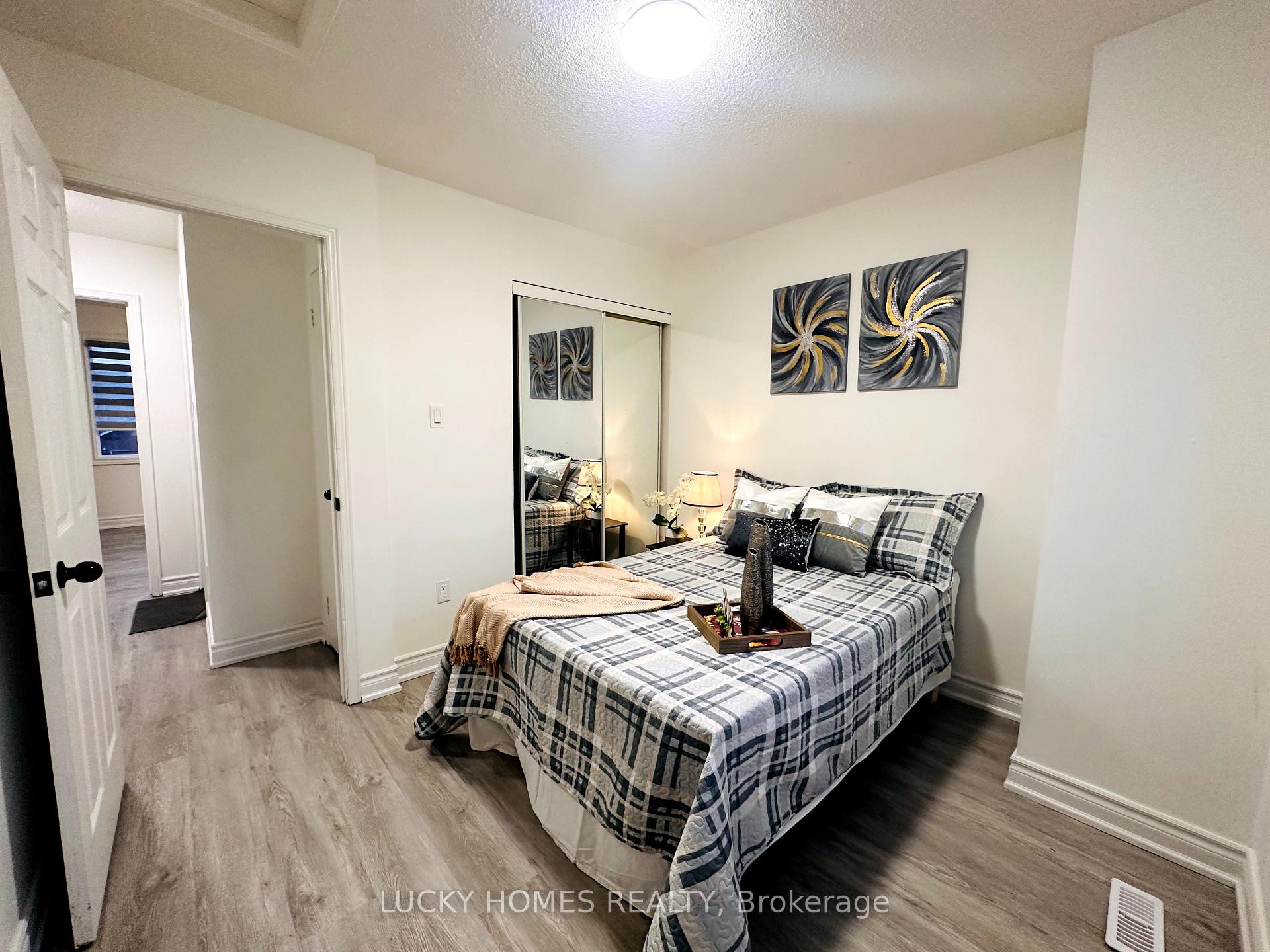 Photo 10 of 39 Laidlaw Drive, Barrie, West Bayfield — HOMEH