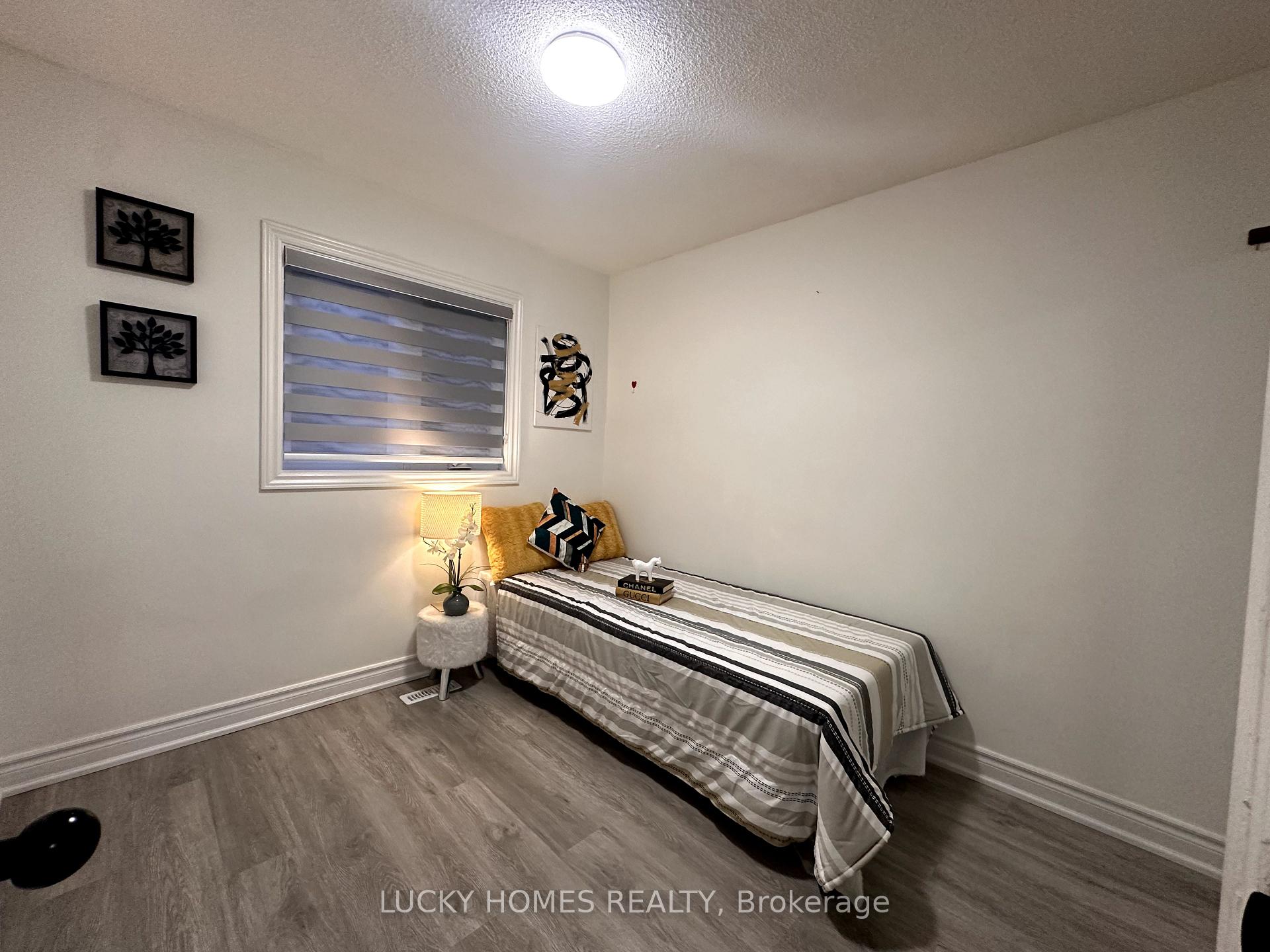 Photo 11 of 39 Laidlaw Drive, Barrie, West Bayfield — HOMEH