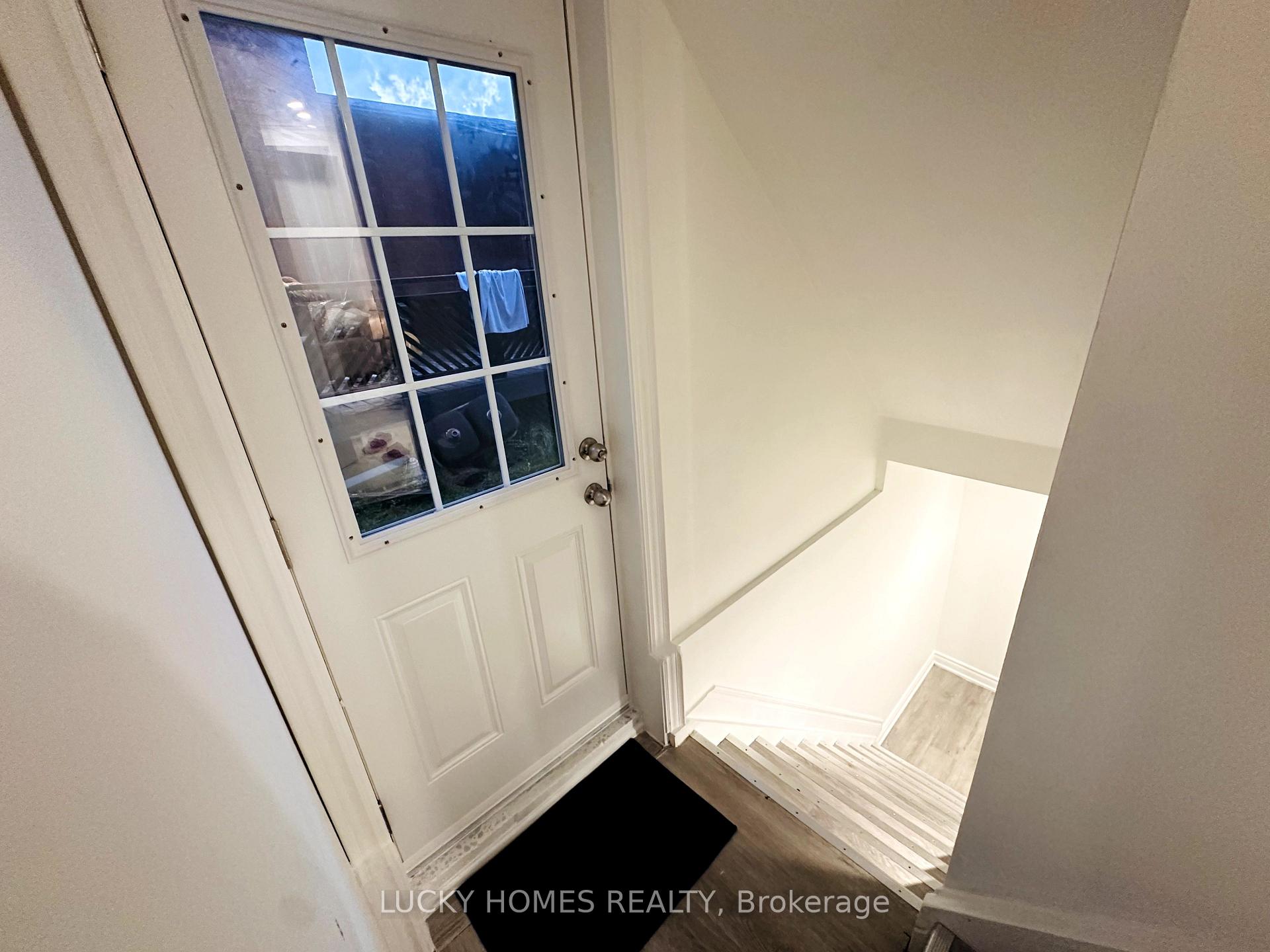Photo 12 of 39 Laidlaw Drive, Barrie, West Bayfield — HOMEH