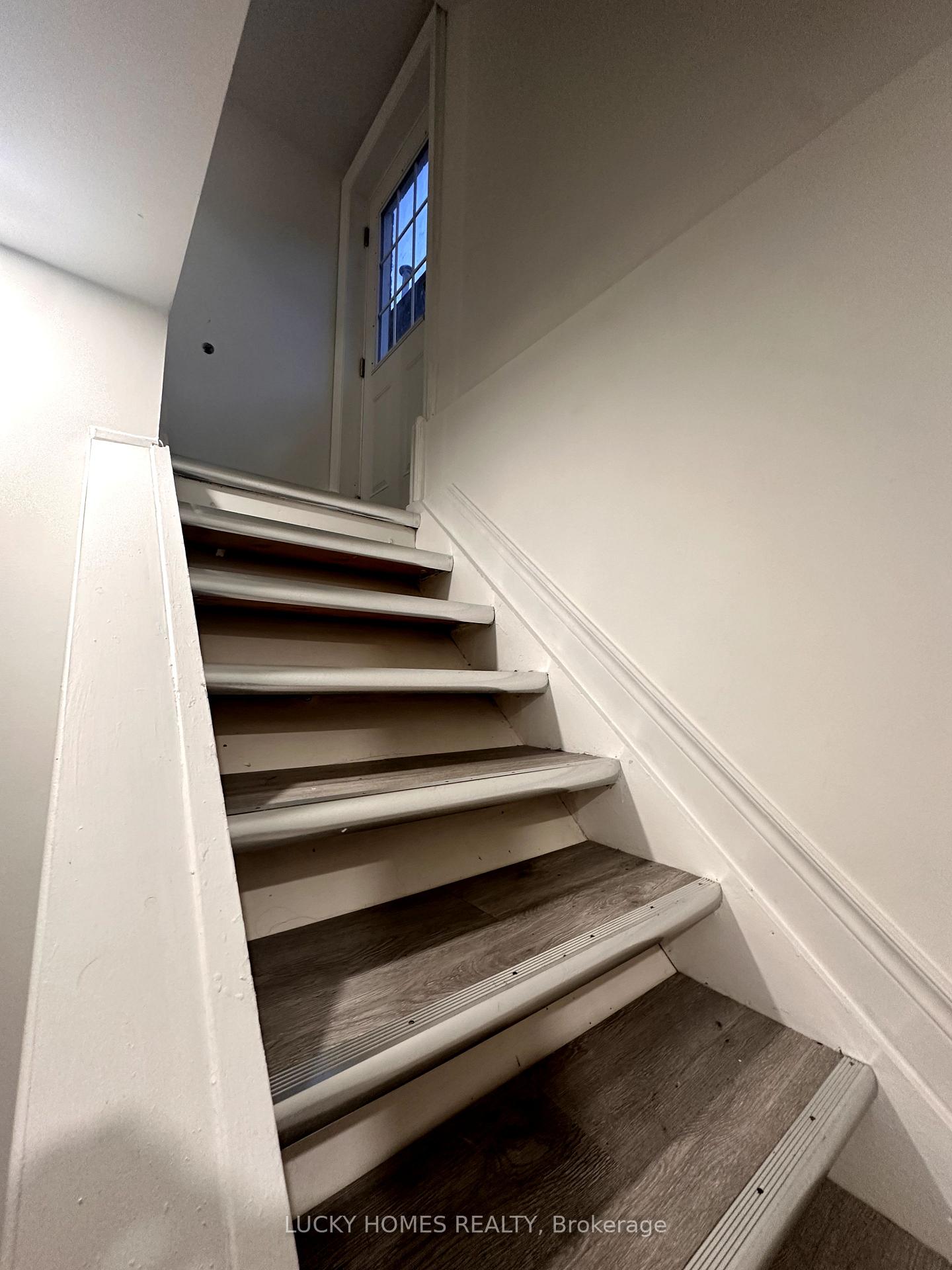 Photo 13 of 39 Laidlaw Drive, Barrie, West Bayfield — HOMEH