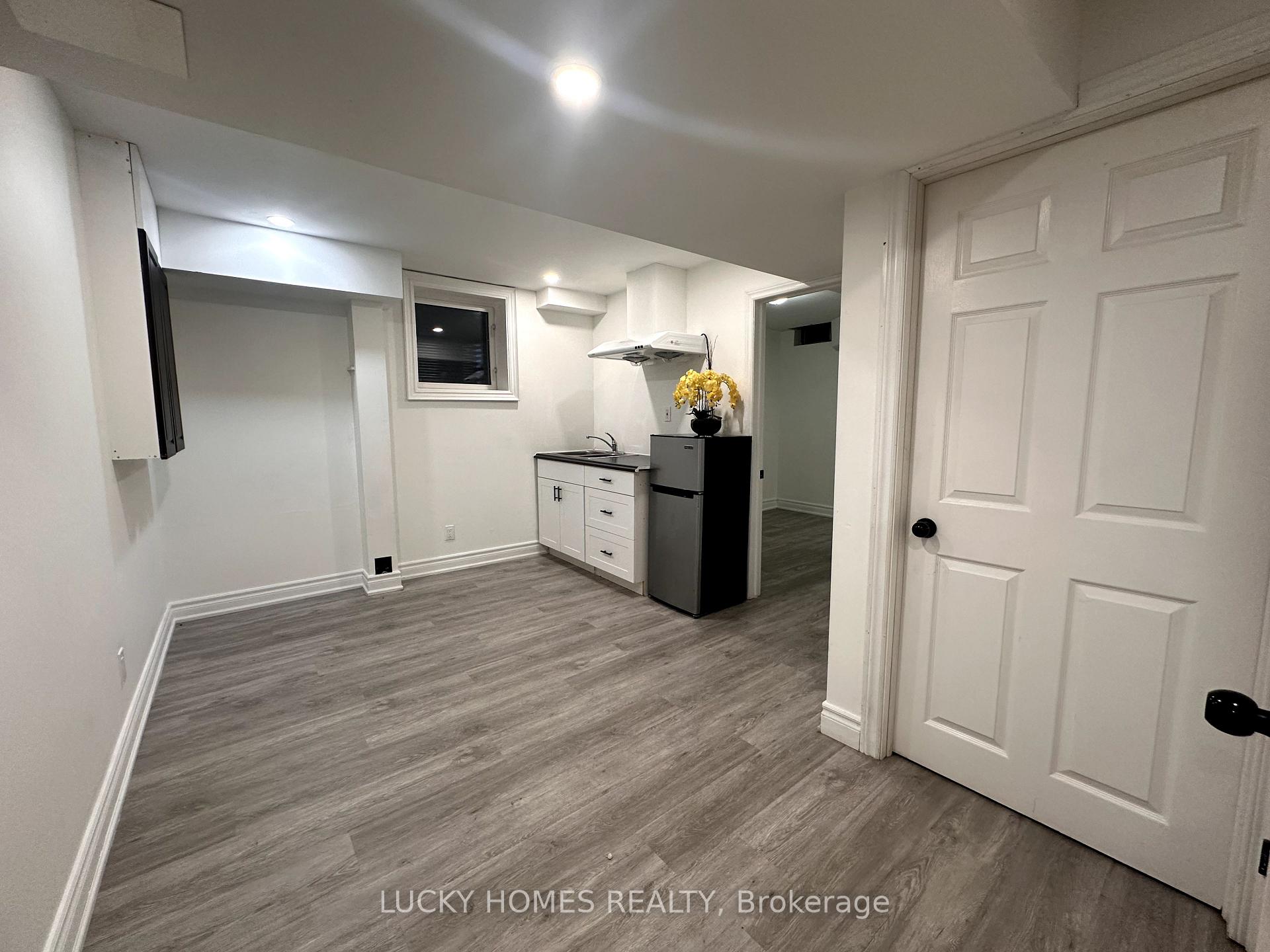Photo 17 of 39 Laidlaw Drive, Barrie, West Bayfield — HOMEH