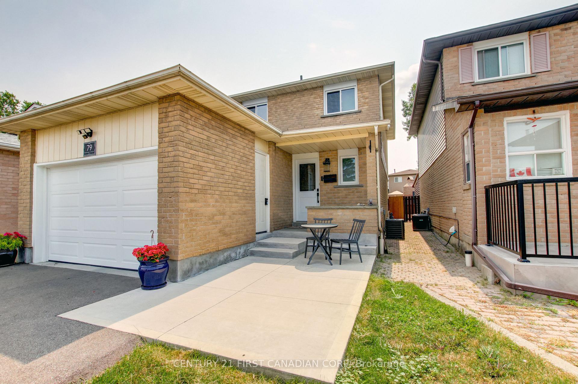 Photo 3 of 79 Newbridge Crescent, Brampton, Westgate — HOMEH