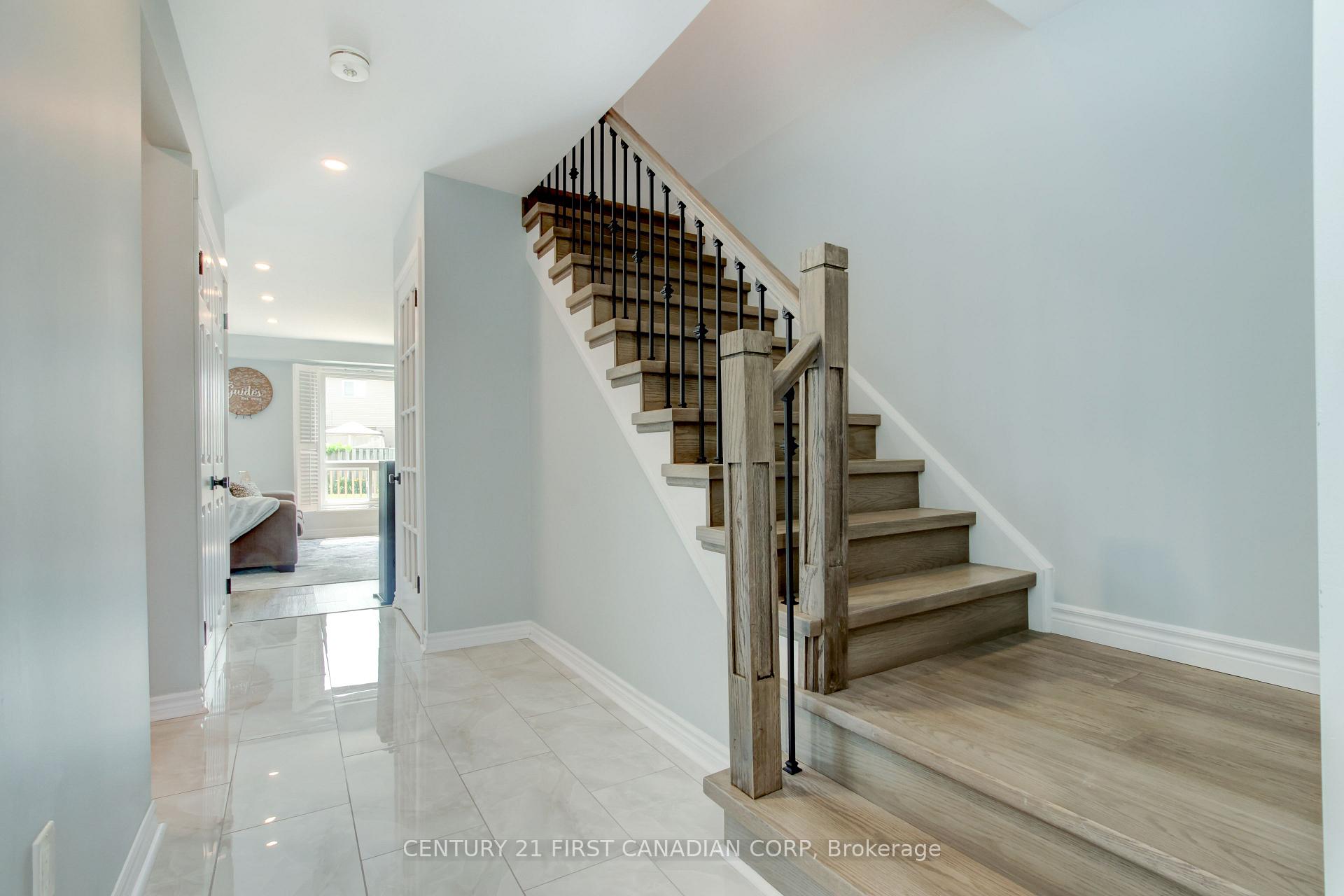 Photo 4 of 79 Newbridge Crescent, Brampton, Westgate — HOMEH