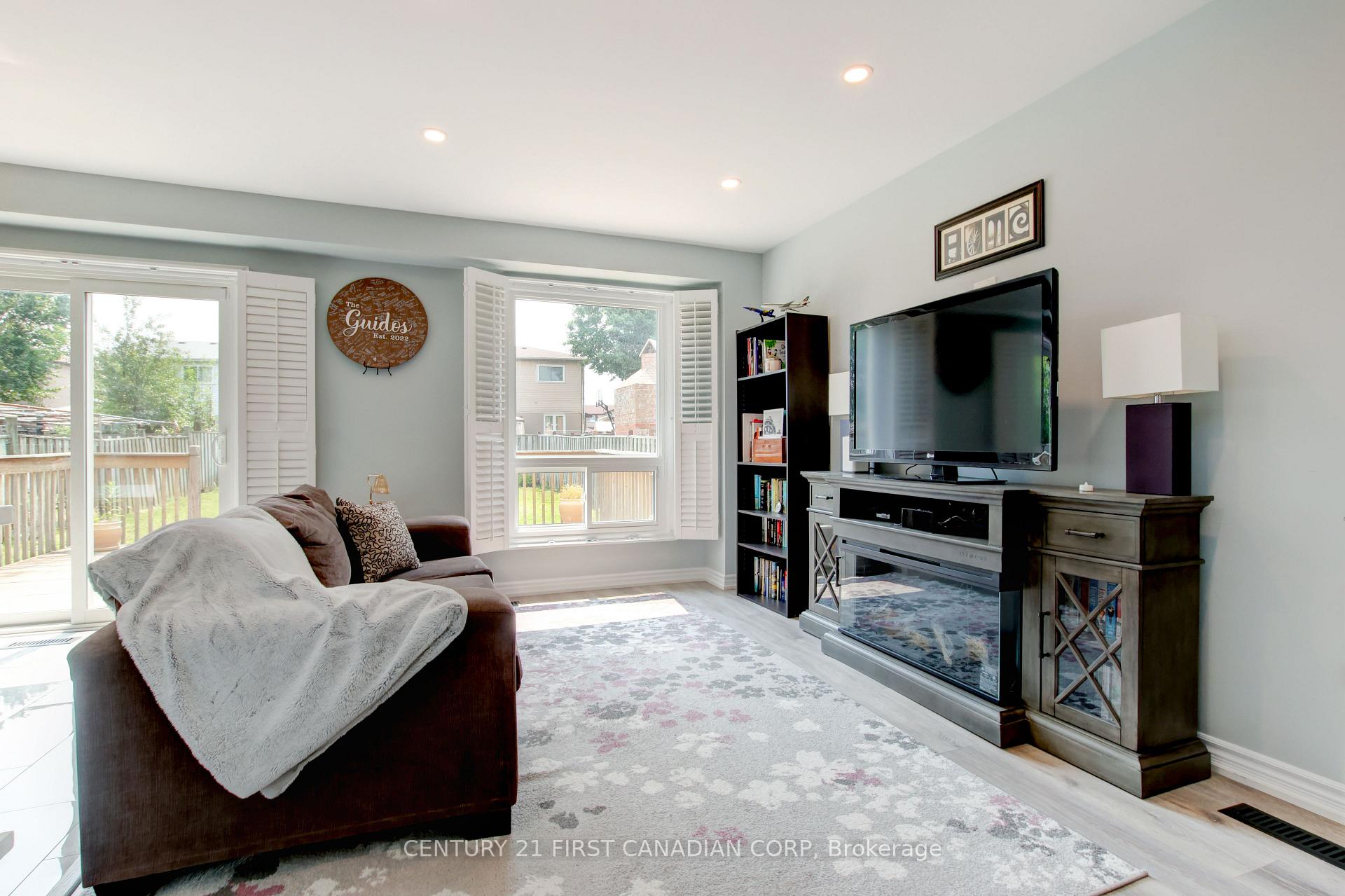 Photo 5 of 79 Newbridge Crescent, Brampton, Westgate — HOMEH