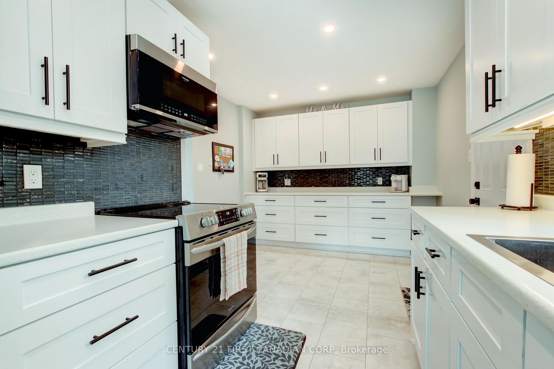 Photo 12 of 79 Newbridge Crescent, Brampton, Westgate — HOMEH