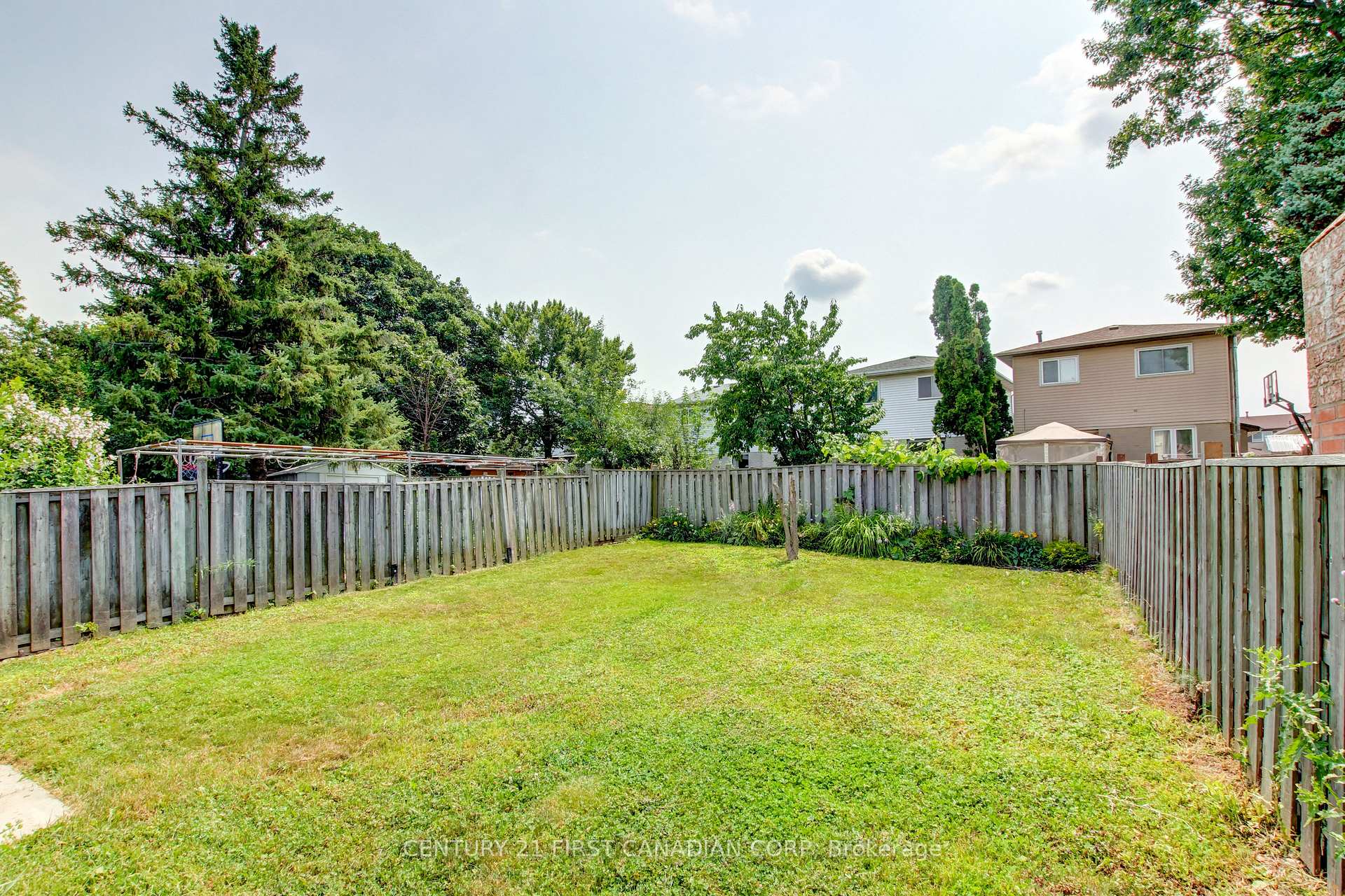 Photo 39 of 79 Newbridge Crescent, Brampton, Westgate — HOMEH