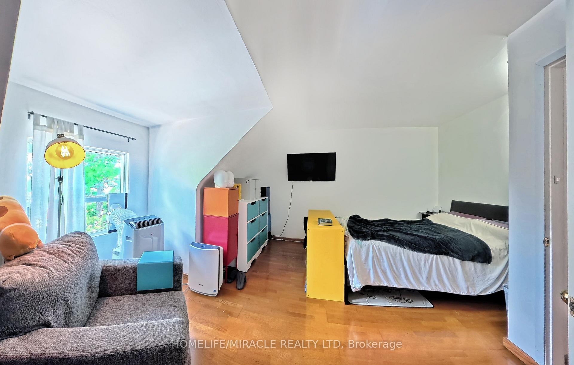 Photo 41 of 121 Medland Street, Toronto, Junction Area — HOMEH