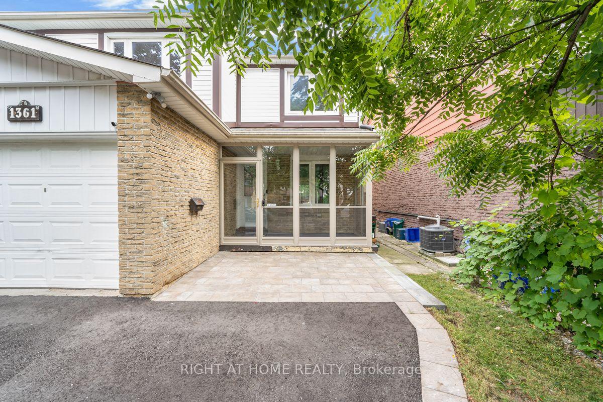 Photo 2 of 1361 Brands Court, Pickering, Liverpool — HOMEH