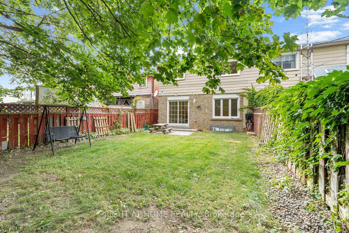Photo 39 of 1361 Brands Court, Pickering, Liverpool — HOMEH