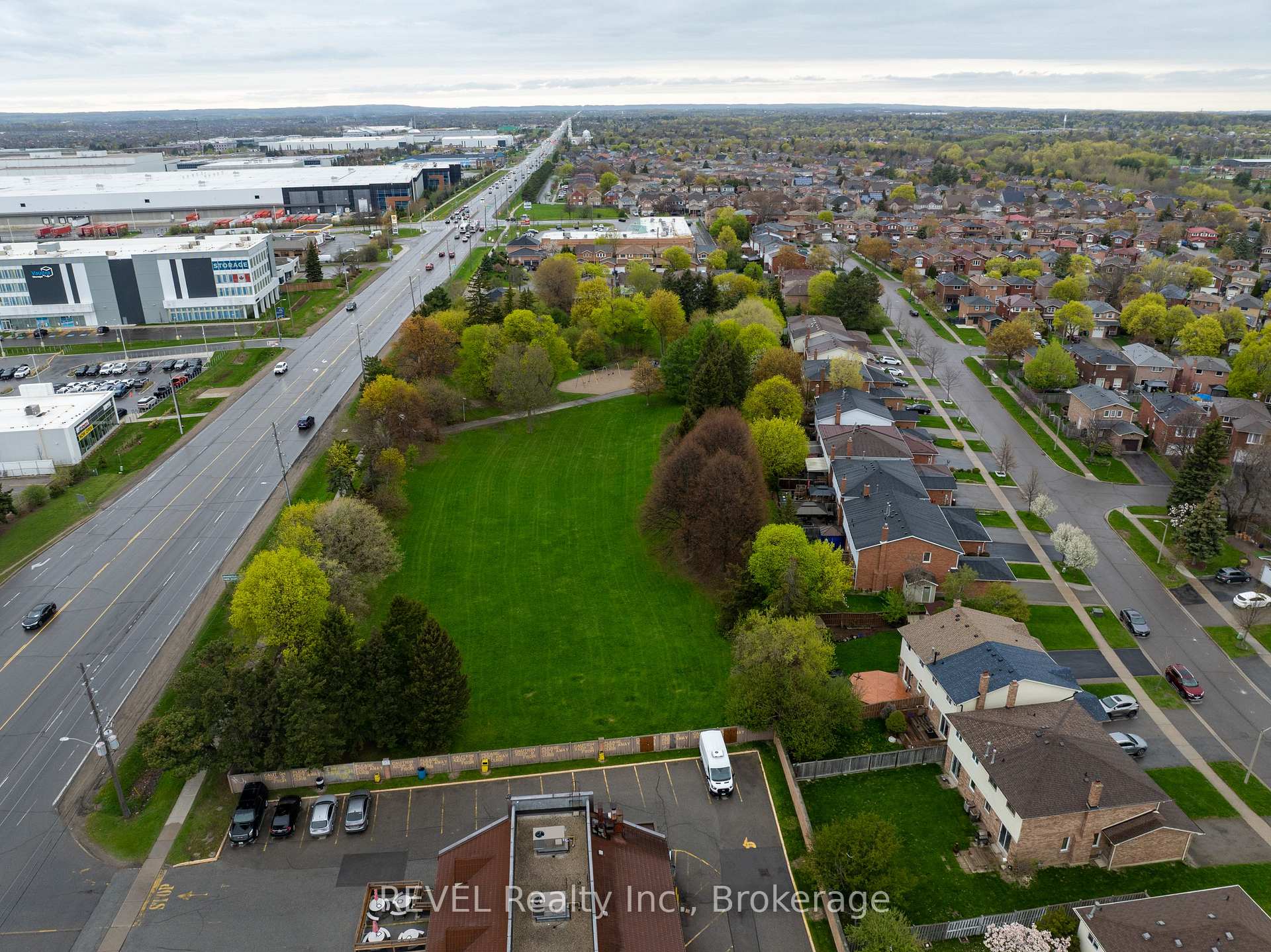 Photo 4 of 80 Dumfries Avenue, Brampton, Heart Lake West — HOMEH
