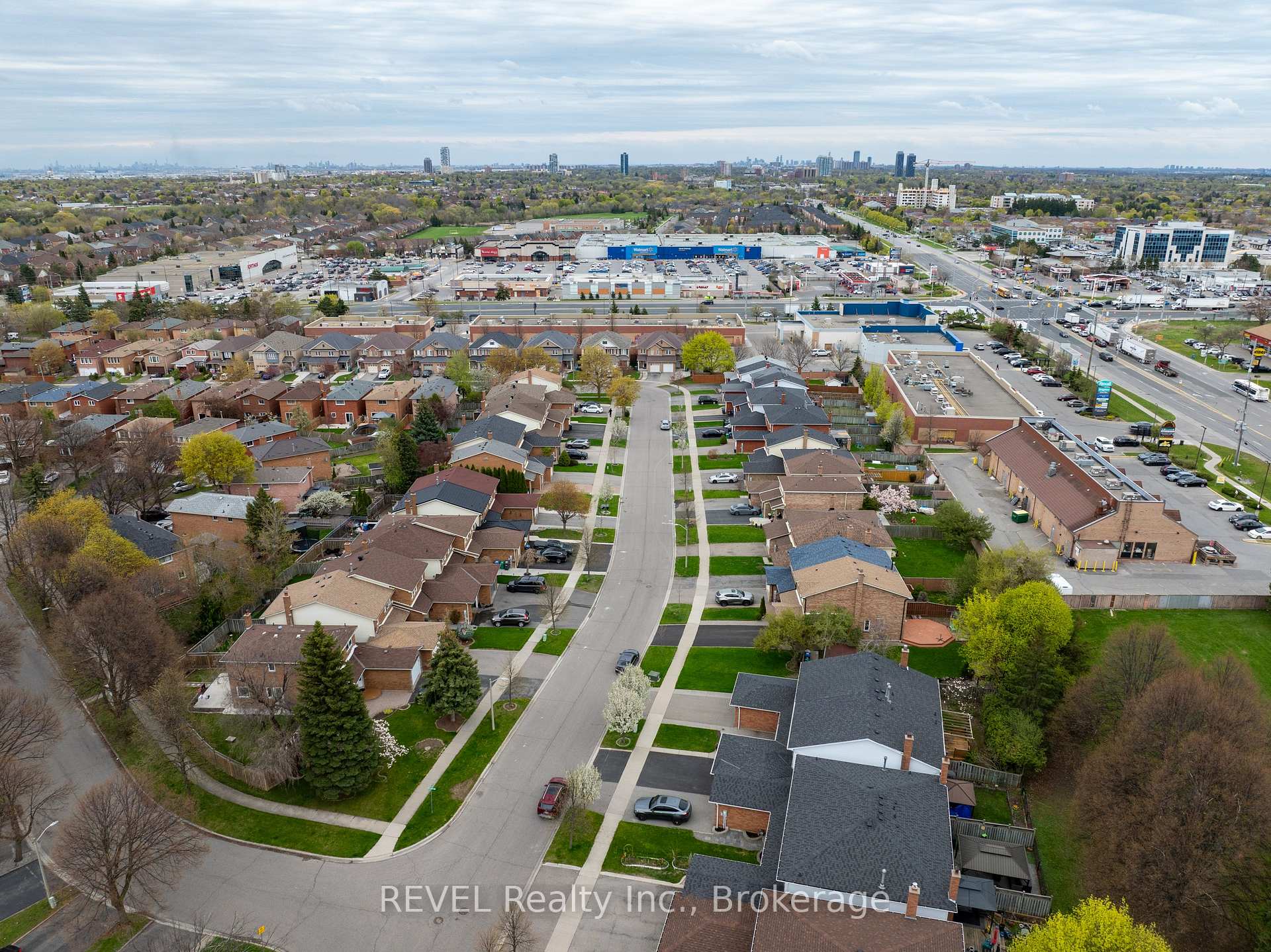 Photo 5 of 80 Dumfries Avenue, Brampton, Heart Lake West — HOMEH