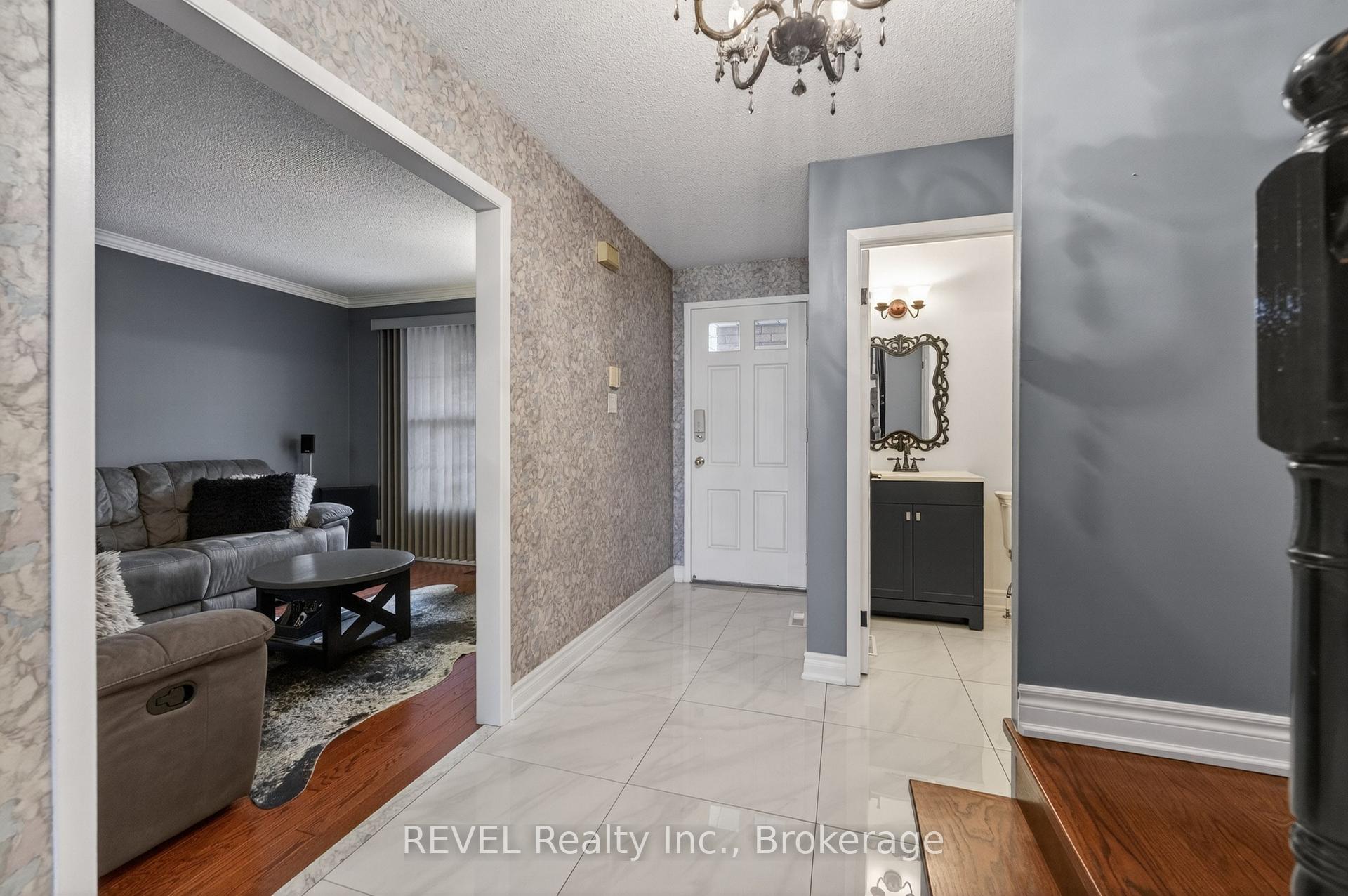 Photo 7 of 80 Dumfries Avenue, Brampton, Heart Lake West — HOMEH