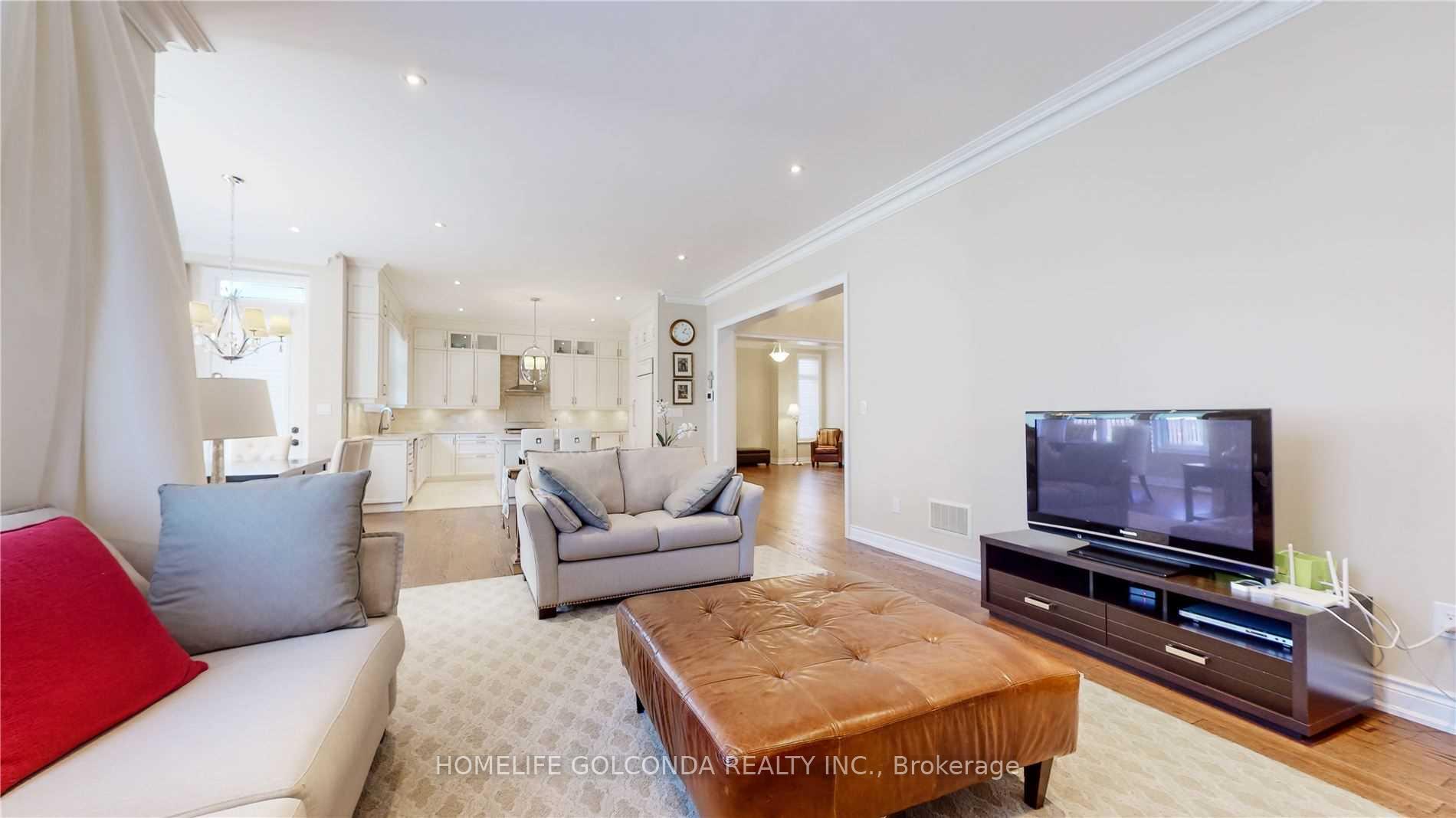 Photo 5 of 28 Stollery Pond Crescent, Markham, Devil's Elbow — HOMEH