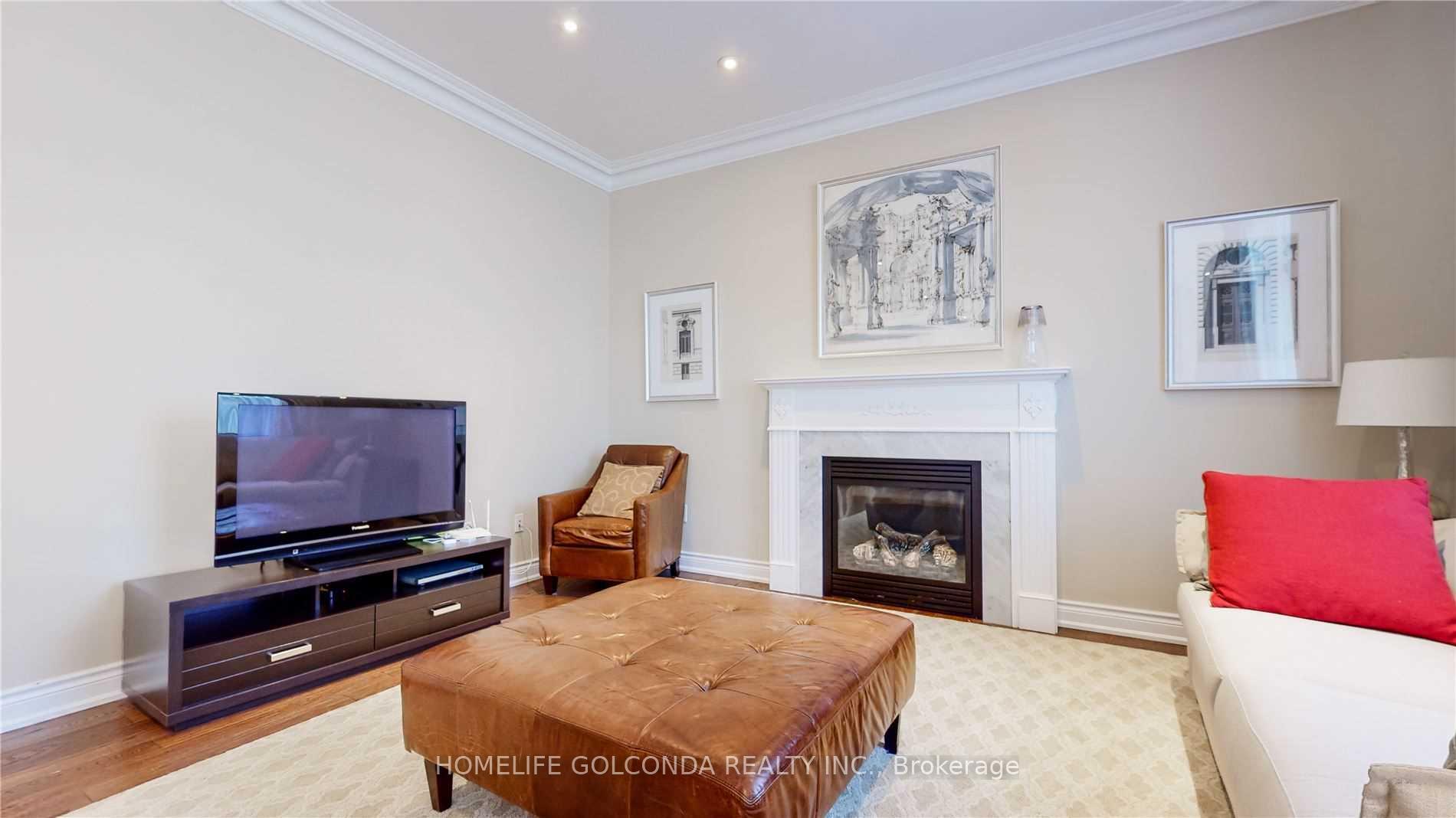 Photo 8 of 28 Stollery Pond Crescent, Markham, Devil's Elbow — HOMEH