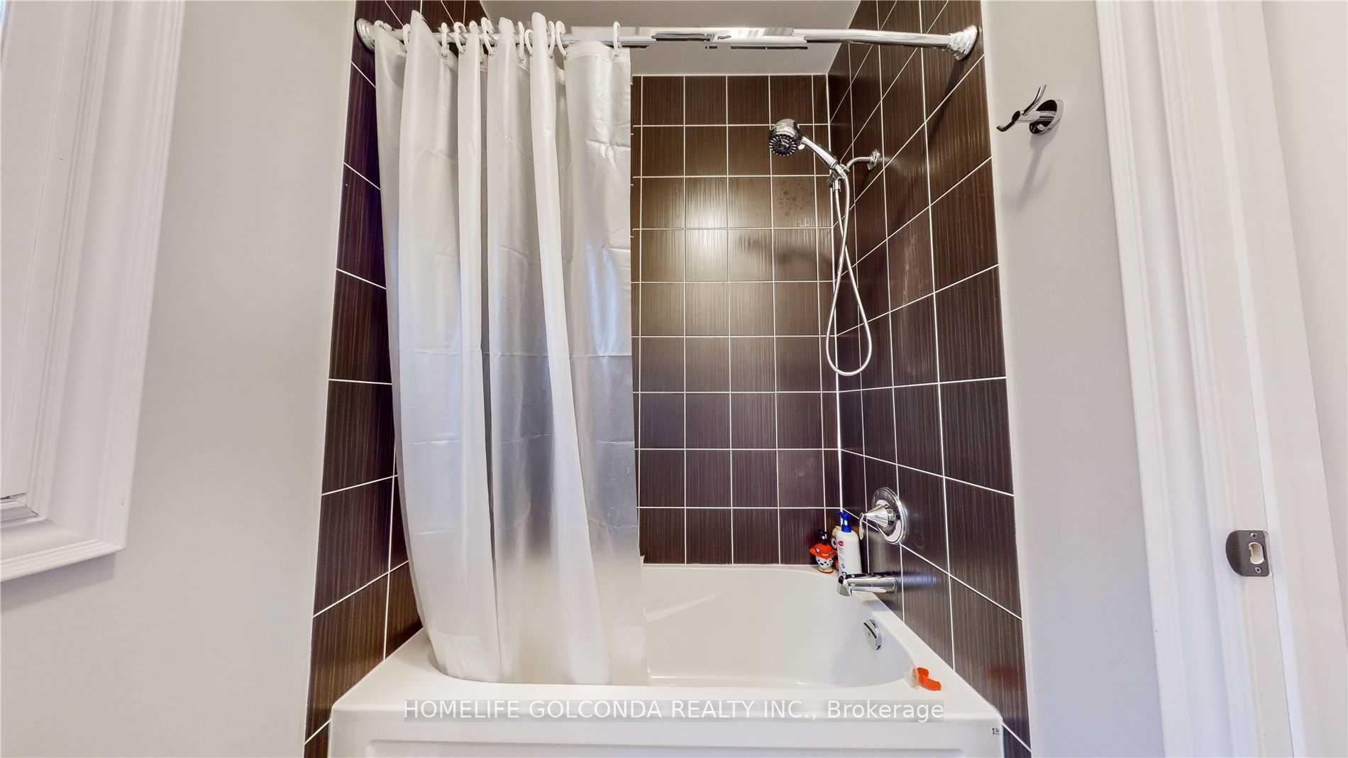 Photo 30 of 28 Stollery Pond Crescent, Markham, Devil's Elbow — HOMEH