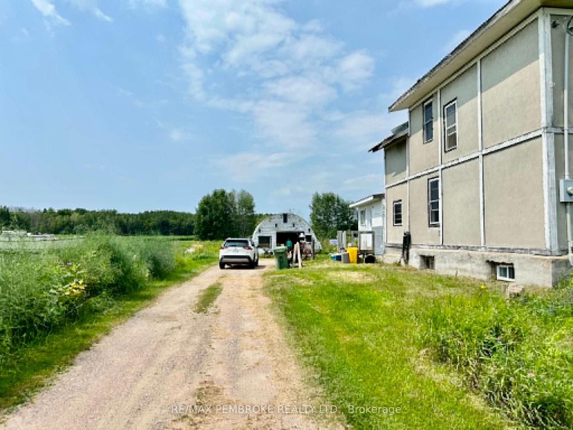 Photo 2 of 827 B Line Road, Laurentian Valley, Laurentian Valley — HOMEH