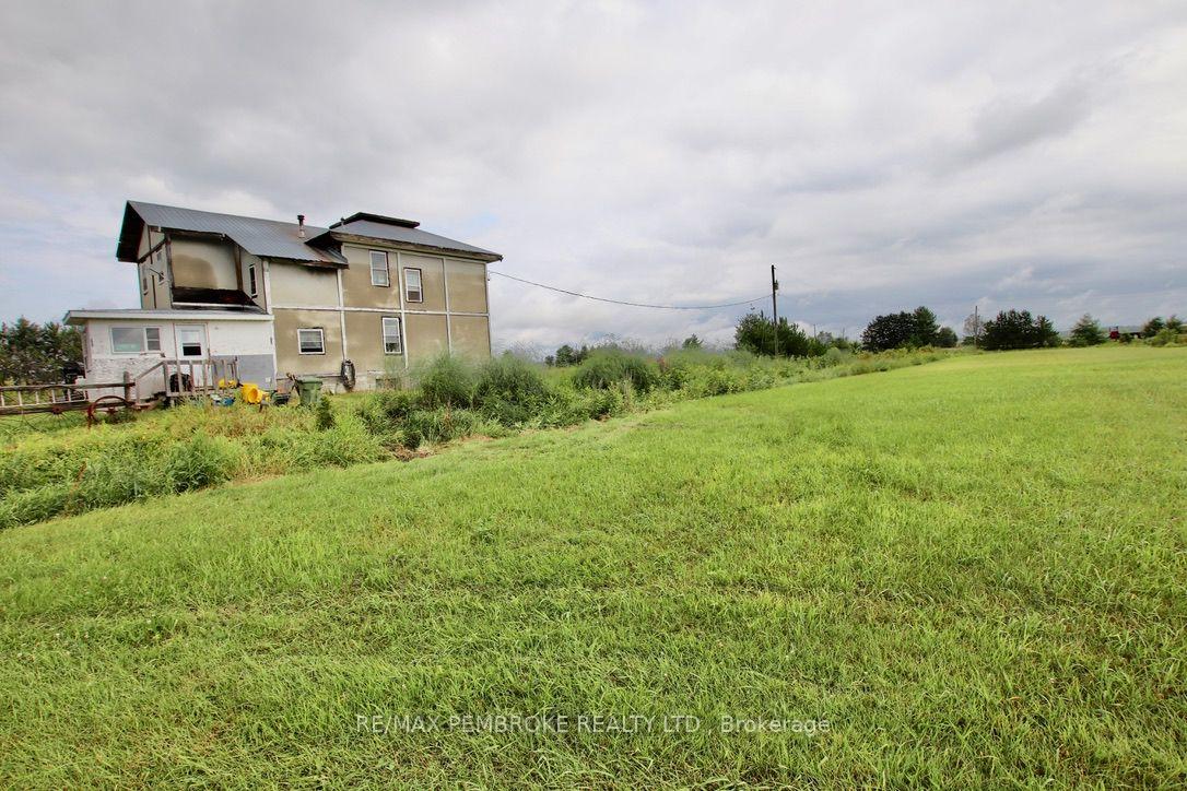 Photo 3 of 827 B Line Road, Laurentian Valley, Laurentian Valley — HOMEH