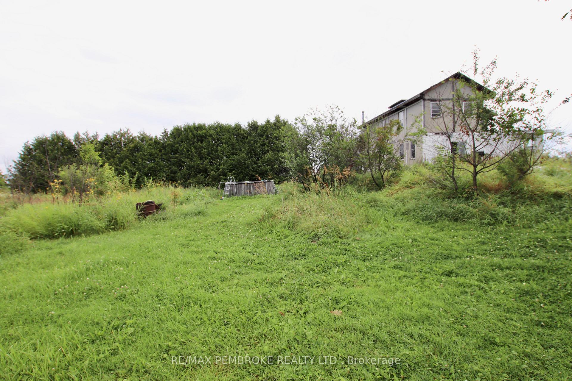 Photo 5 of 827 B Line Road, Laurentian Valley, Laurentian Valley — HOMEH